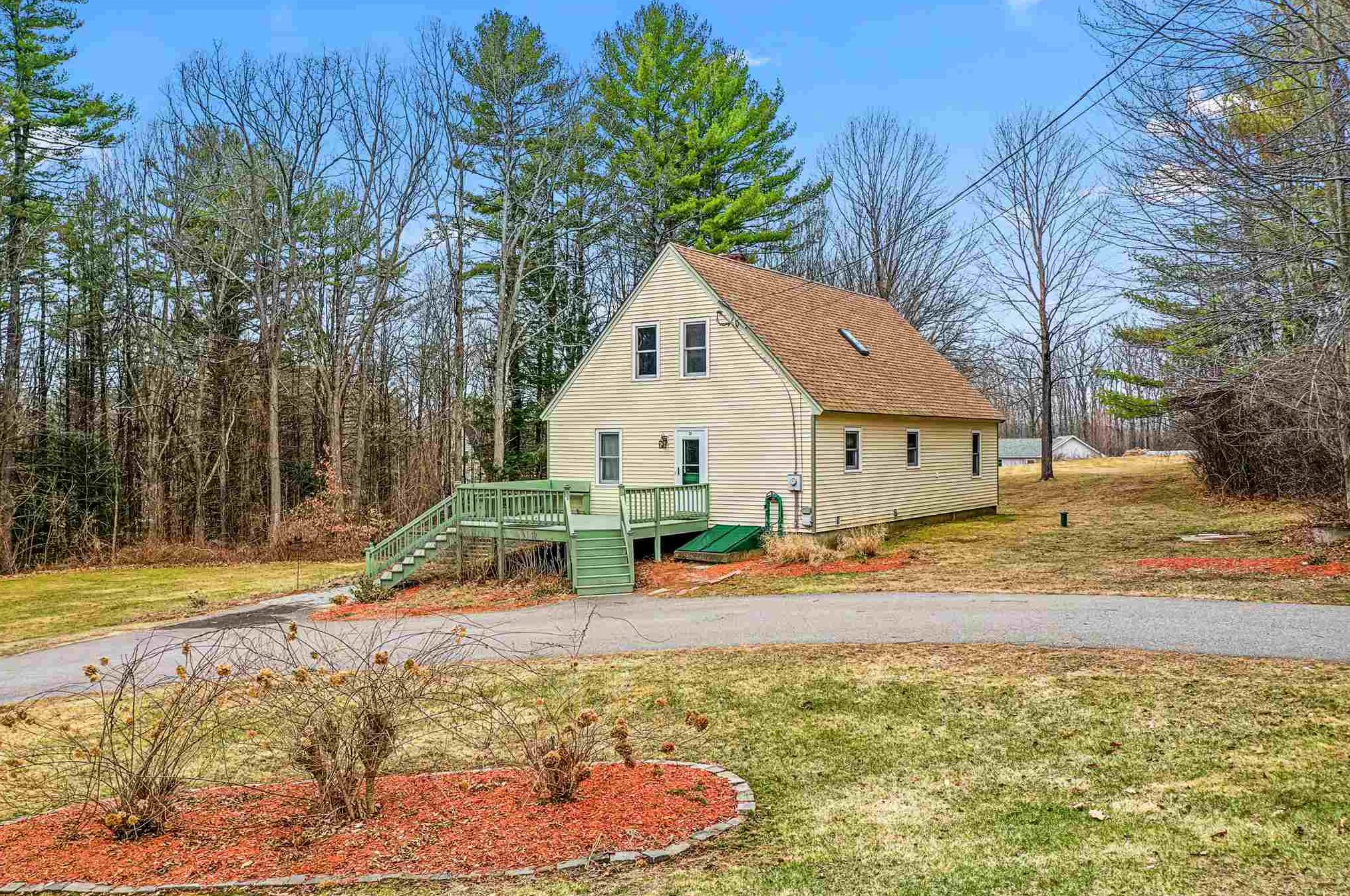 33 Greenwood Dr, Tilton, NH 03276