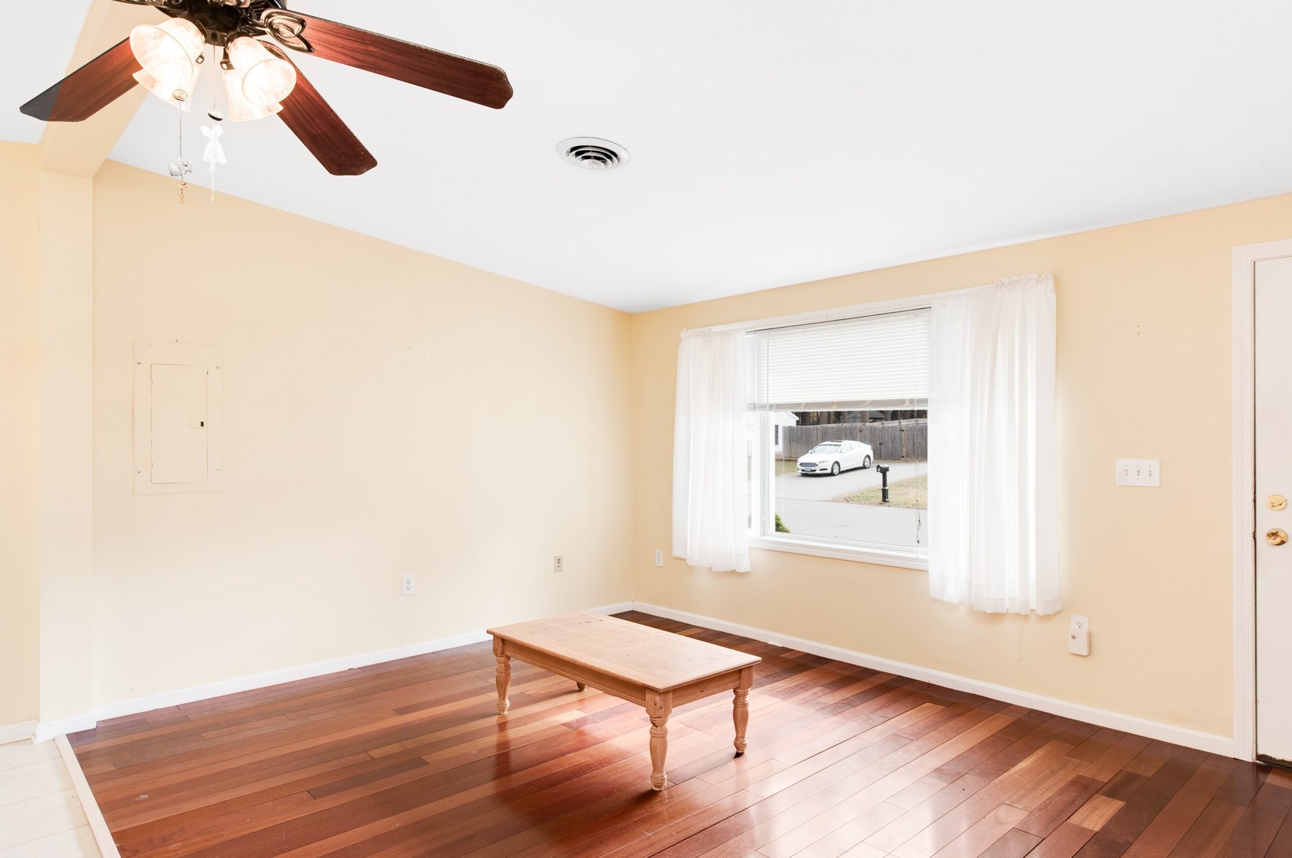 18 Delaware Rd, Nashua, NH 03062