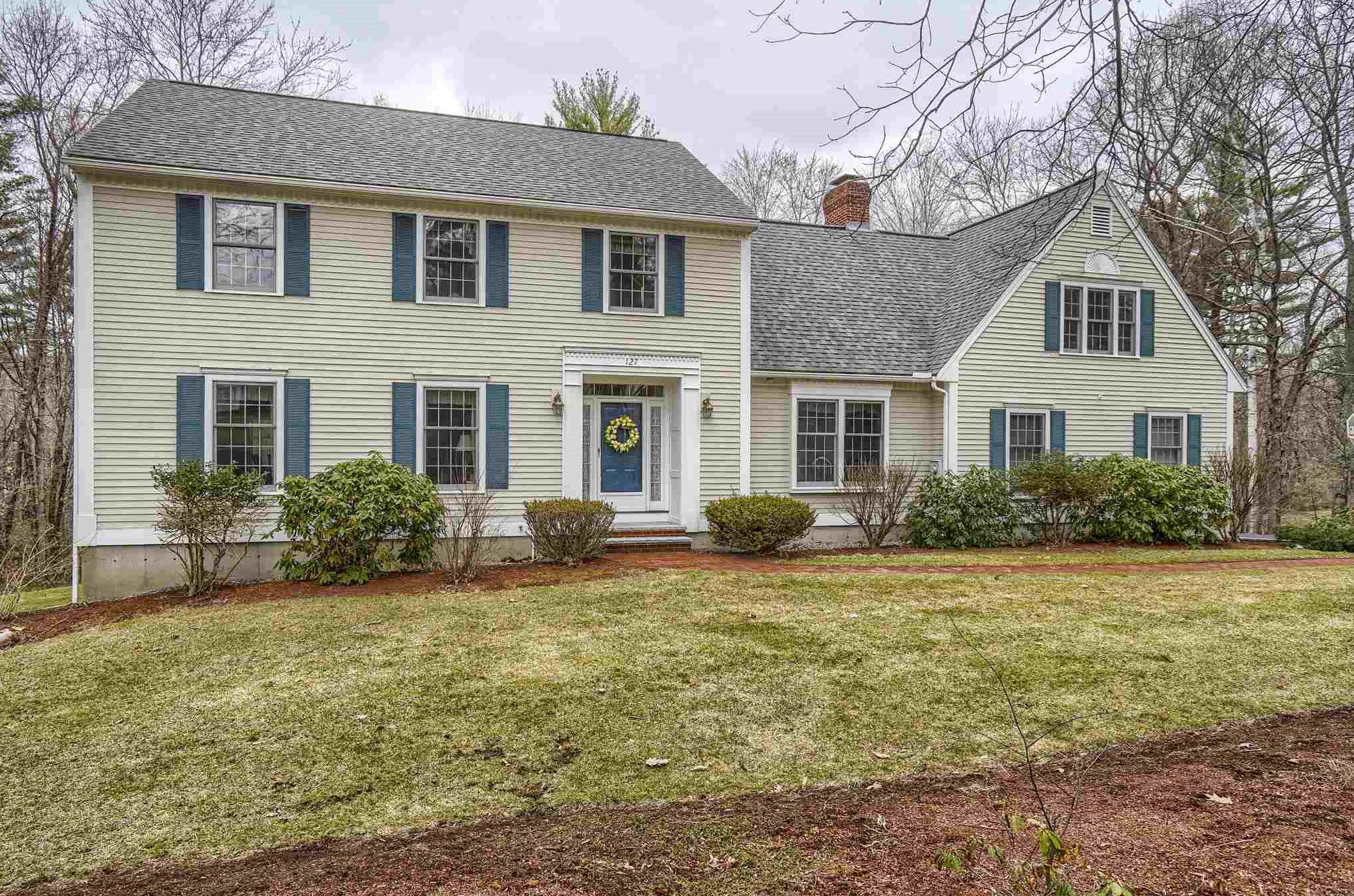 127 Hitching Post Ln, Manchester, NH 03110-4928