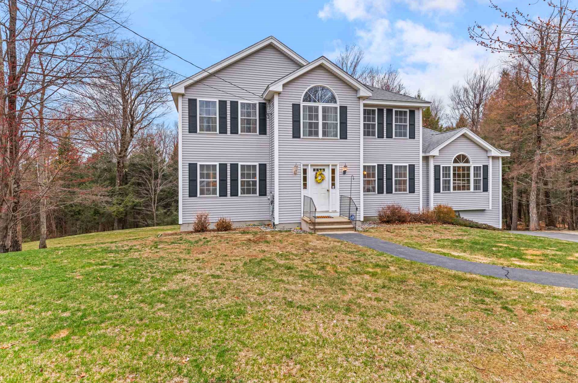 35 Ledgewood Rd, Wilton, NH 03086