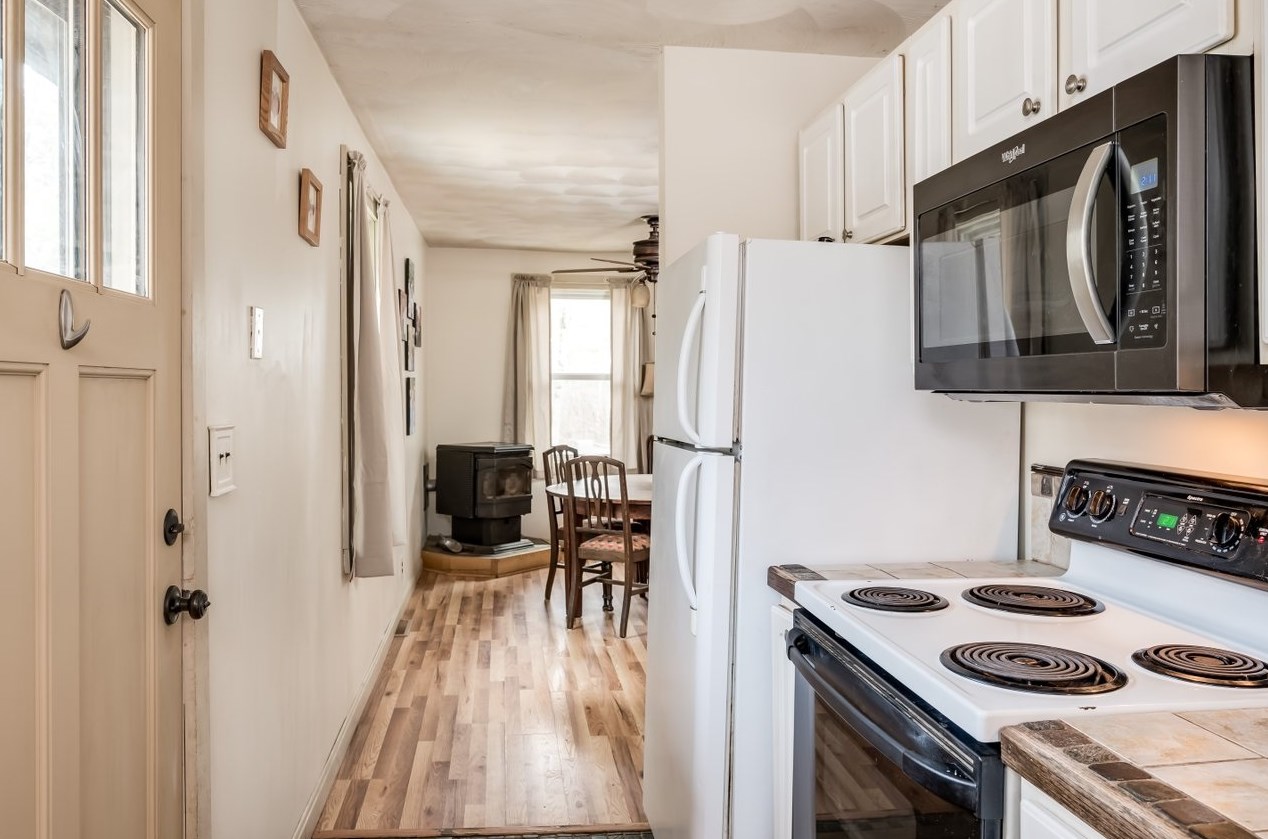 270 Ash Swamp Rd, Newmarket NH  03857-2160 exterior