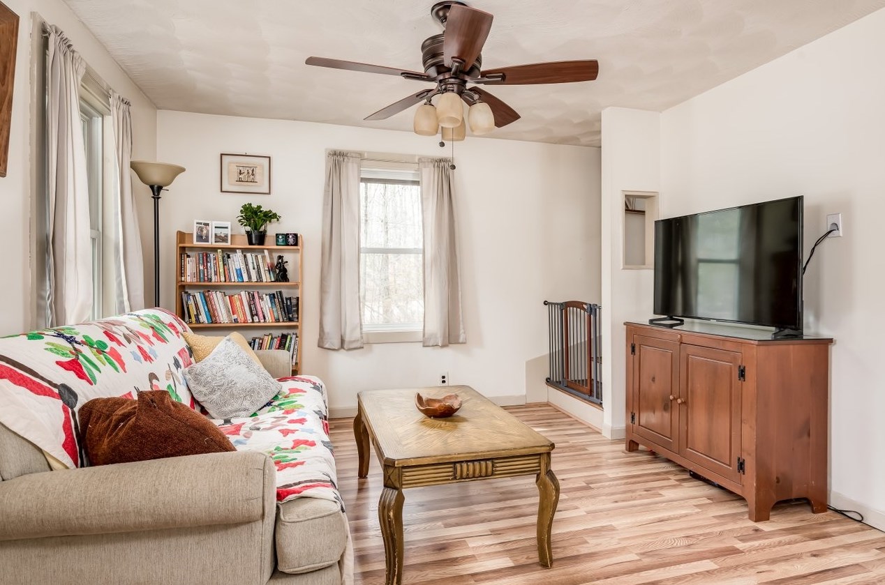 270 Ash Swamp Rd, Newmarket NH  03857-2160 exterior