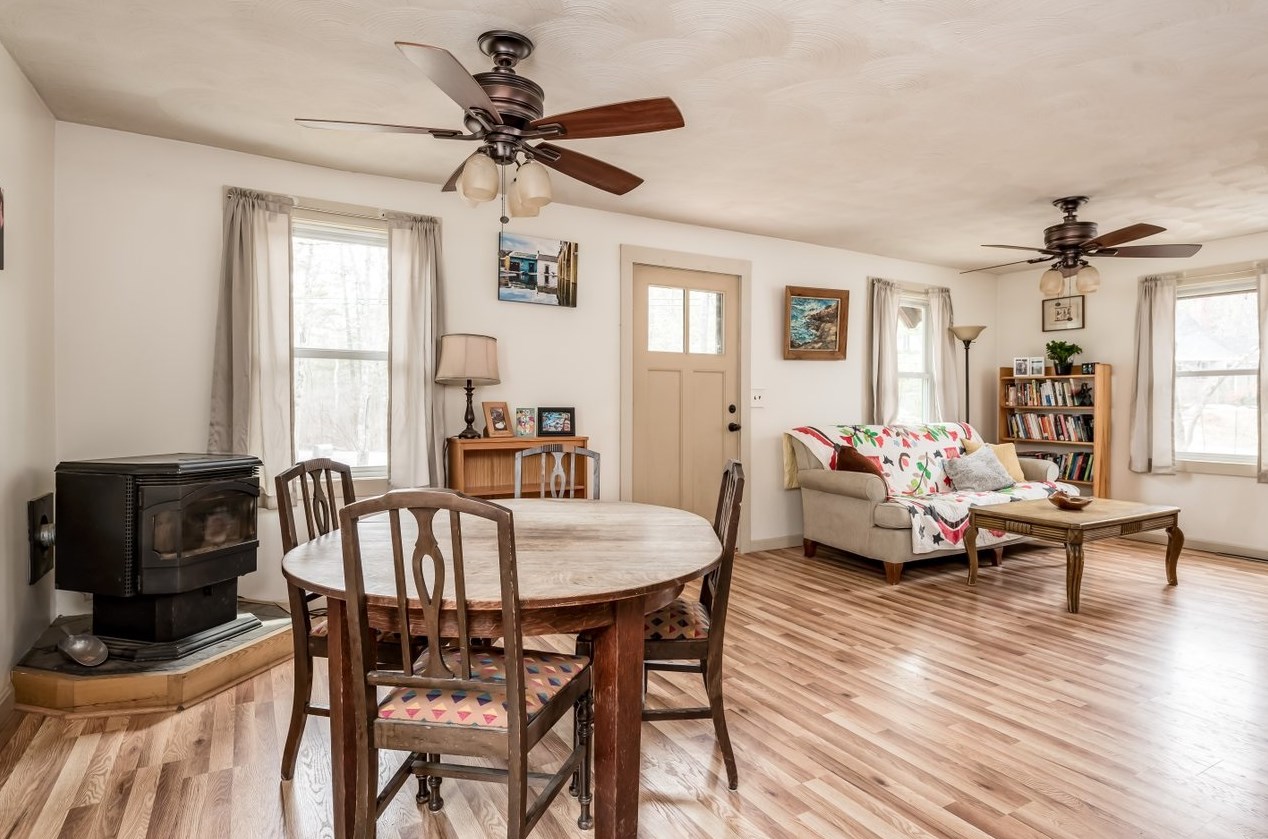 270 Ash Swamp Rd, Newmarket NH  03857-2160 exterior