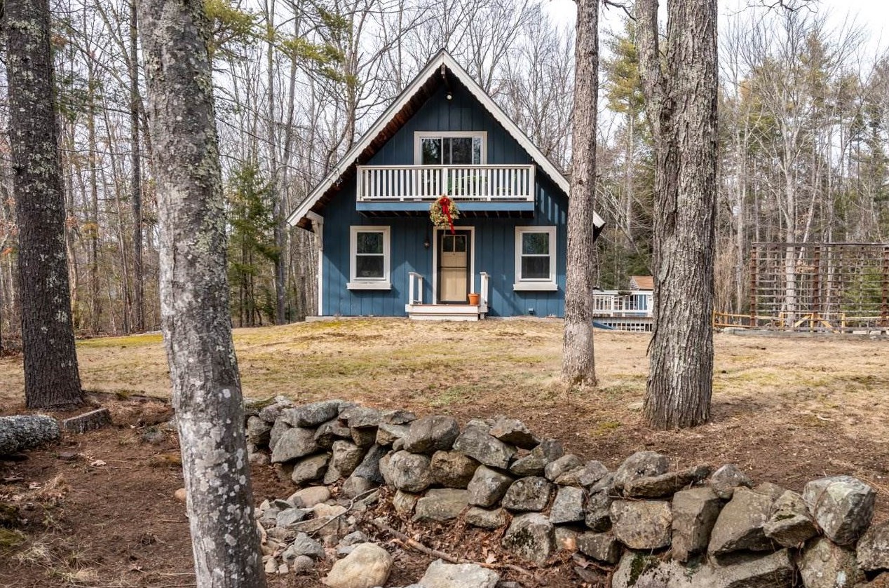 270 Ash Swamp Rd, Newmarket NH  03857-2160 exterior