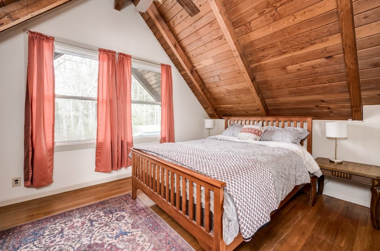 270 Ash Swamp Rd, Newmarket NH  03857-2160 exterior