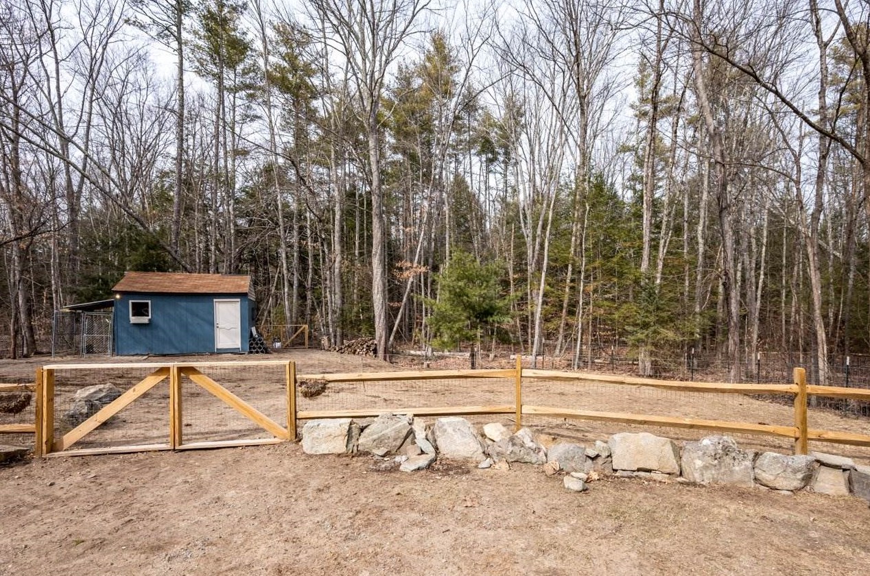 270 Ash Swamp Rd, Newmarket NH  03857-2160 exterior