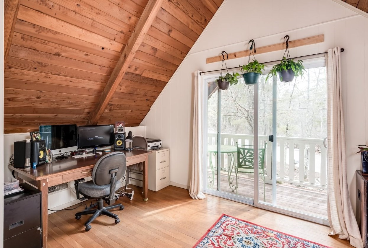 270 Ash Swamp Rd, Newmarket NH  03857-2160 exterior