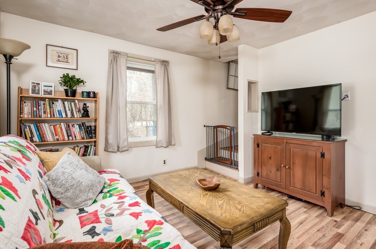 270 Ash Swamp Rd, Newmarket NH  03857-2160 exterior