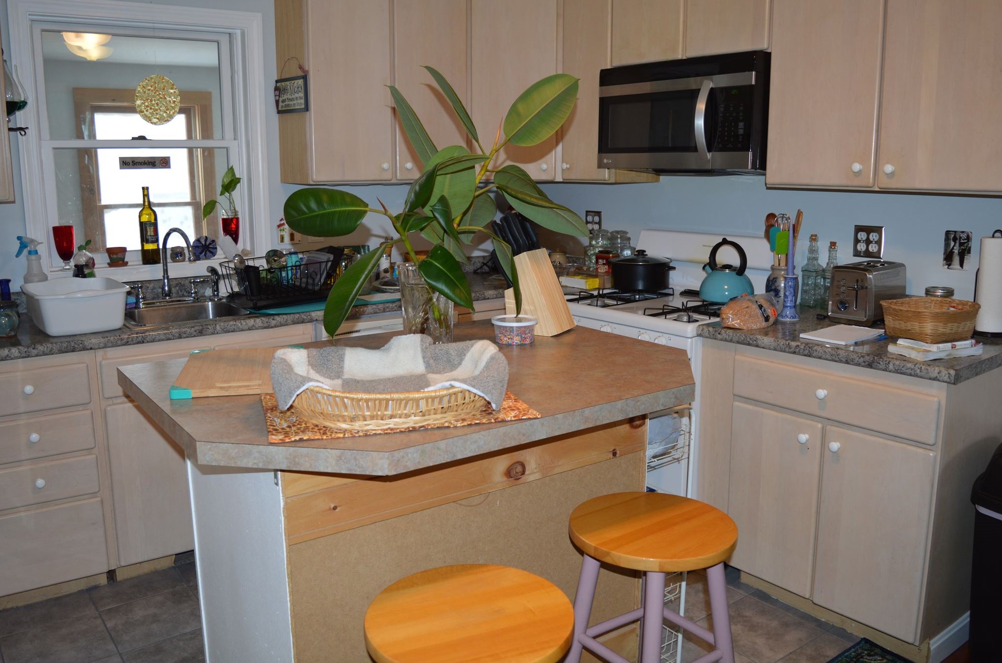 18 Pleasant St, Lincoln, NH 03251-4435