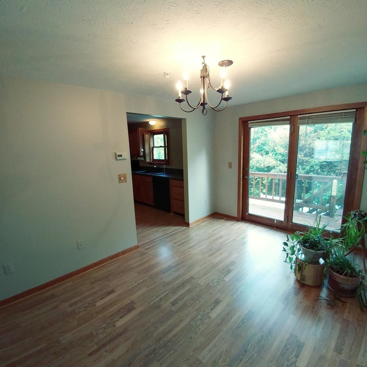 640 Hackett Hl Rd, Manchester NH 03106-2522 exterior