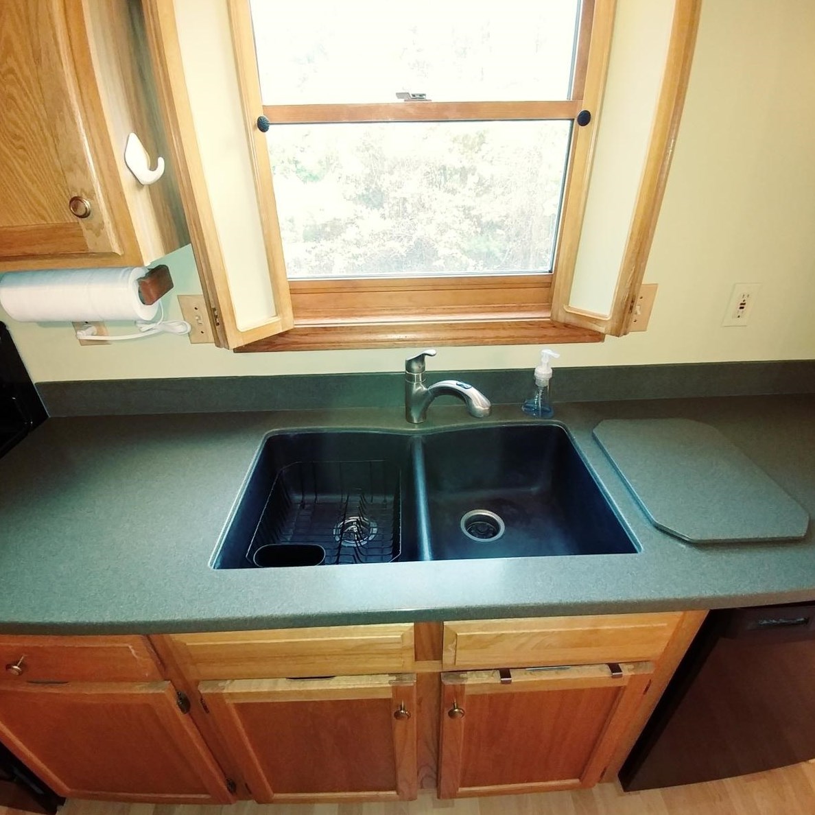 640 Hackett Hl Rd, Manchester NH 03106-2522 exterior