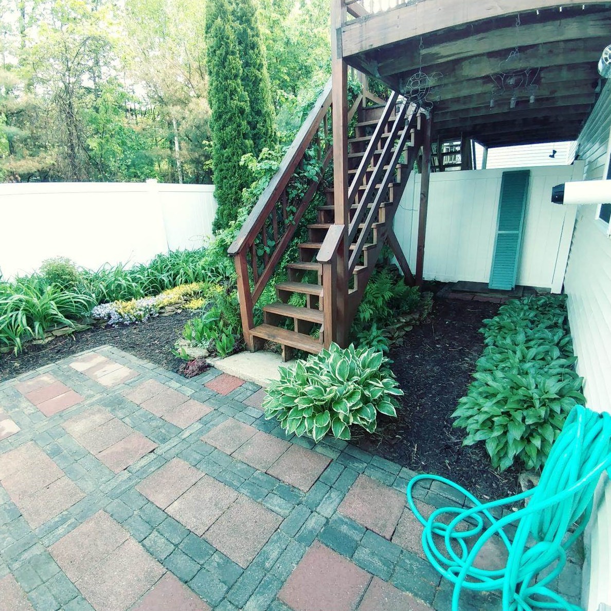 640 Hackett Hl Rd, Manchester NH 03106-2522 exterior