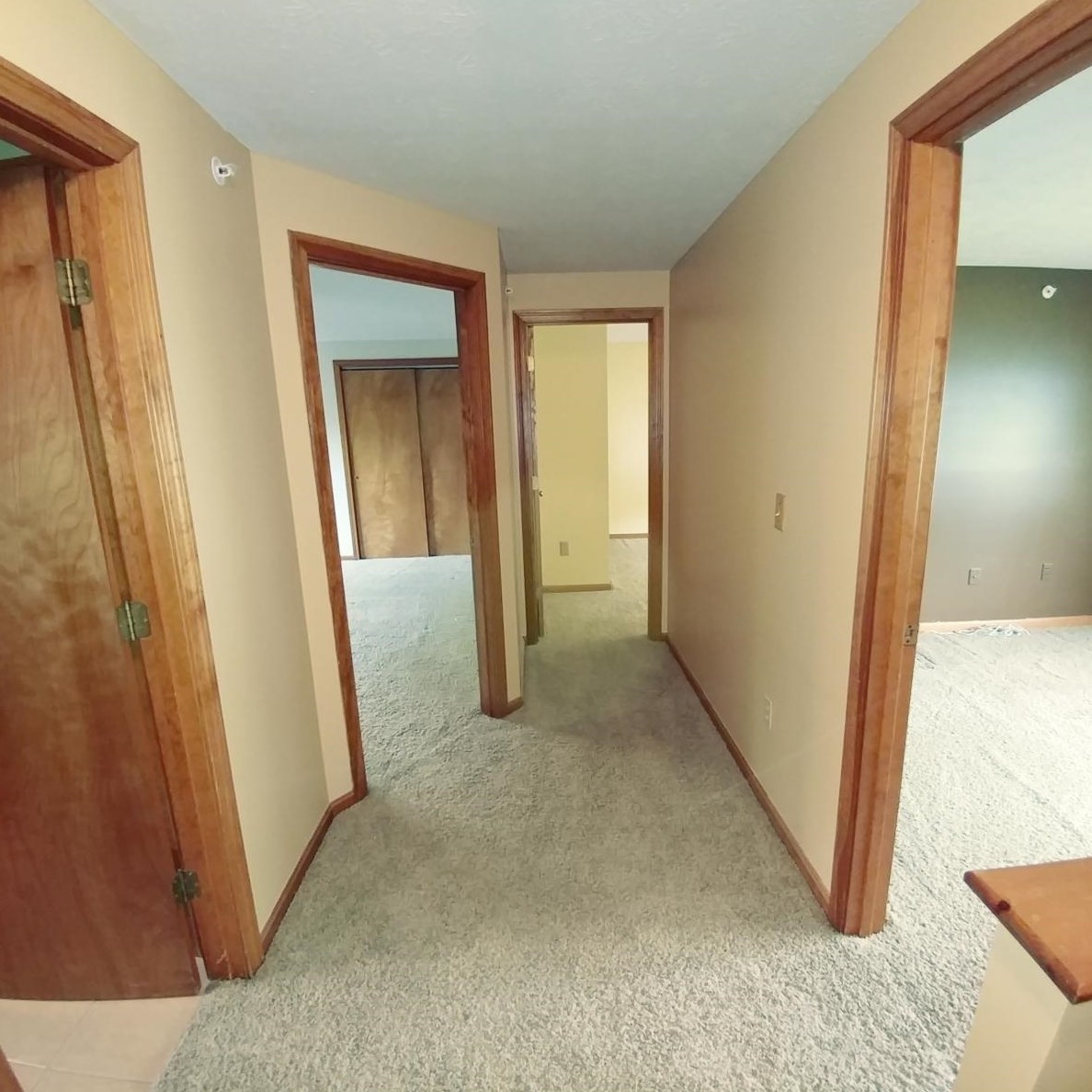 640 Hackett Hl Rd, Manchester NH 03106-2522 exterior