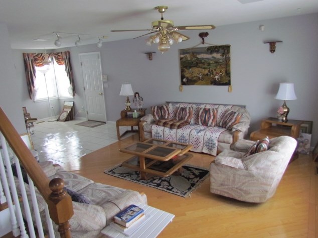 63 Lynwood Ln, Manchester, NH 03109-4815