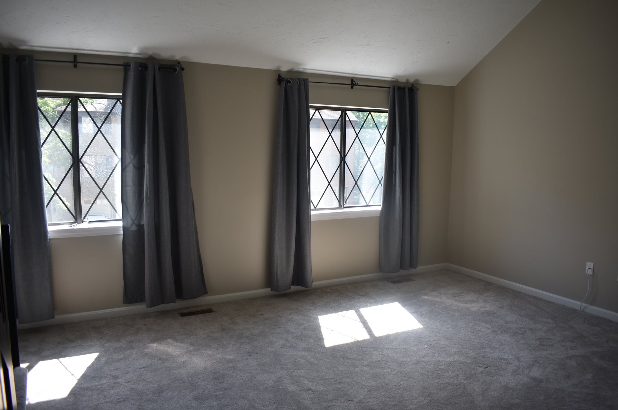 19 Winrow Dr, Merrimack NH 03054-4093 exterior