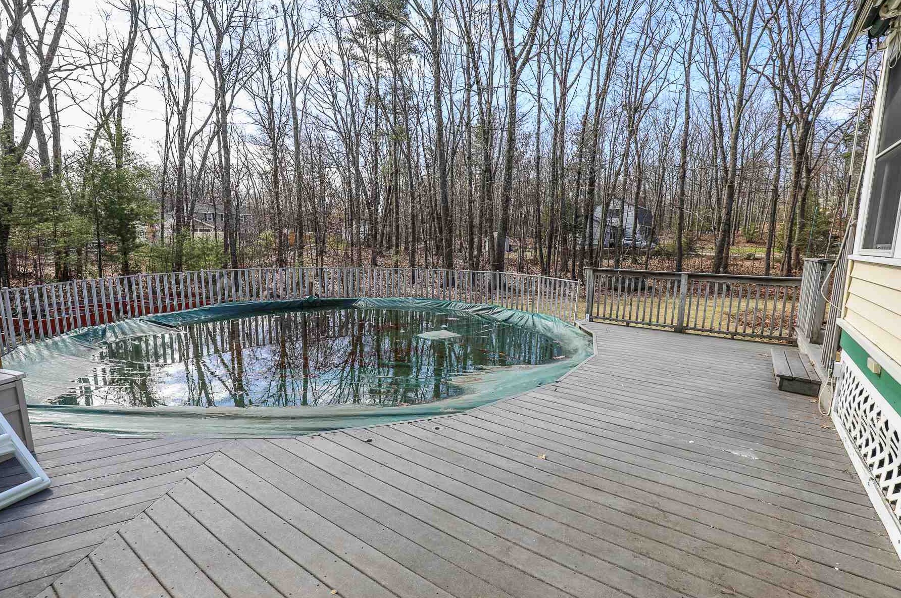 14 Heritage Cir, Hudson NH  03051-3427 exterior