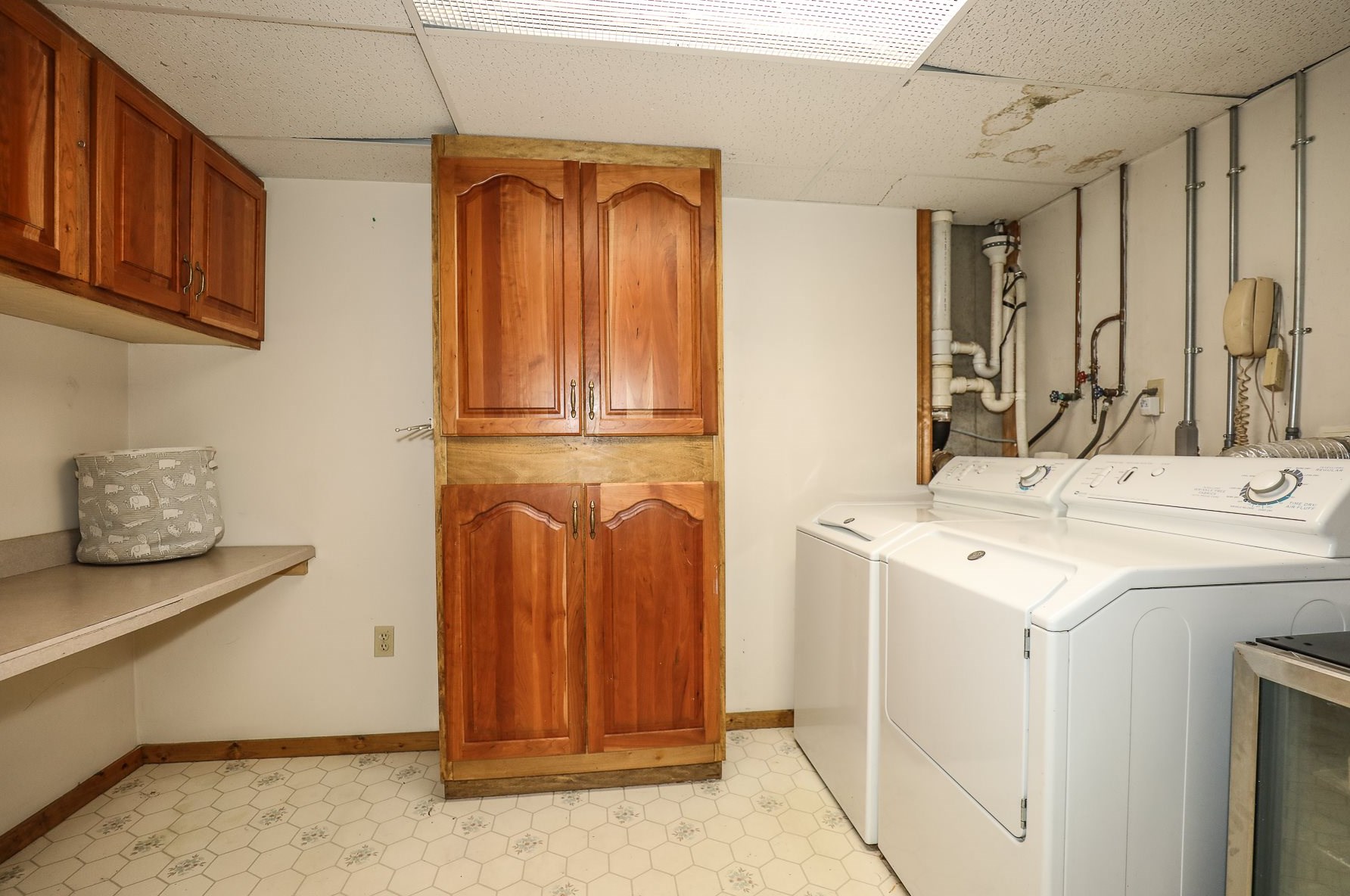 14 Heritage Cir, Hudson NH  03051-3427 exterior