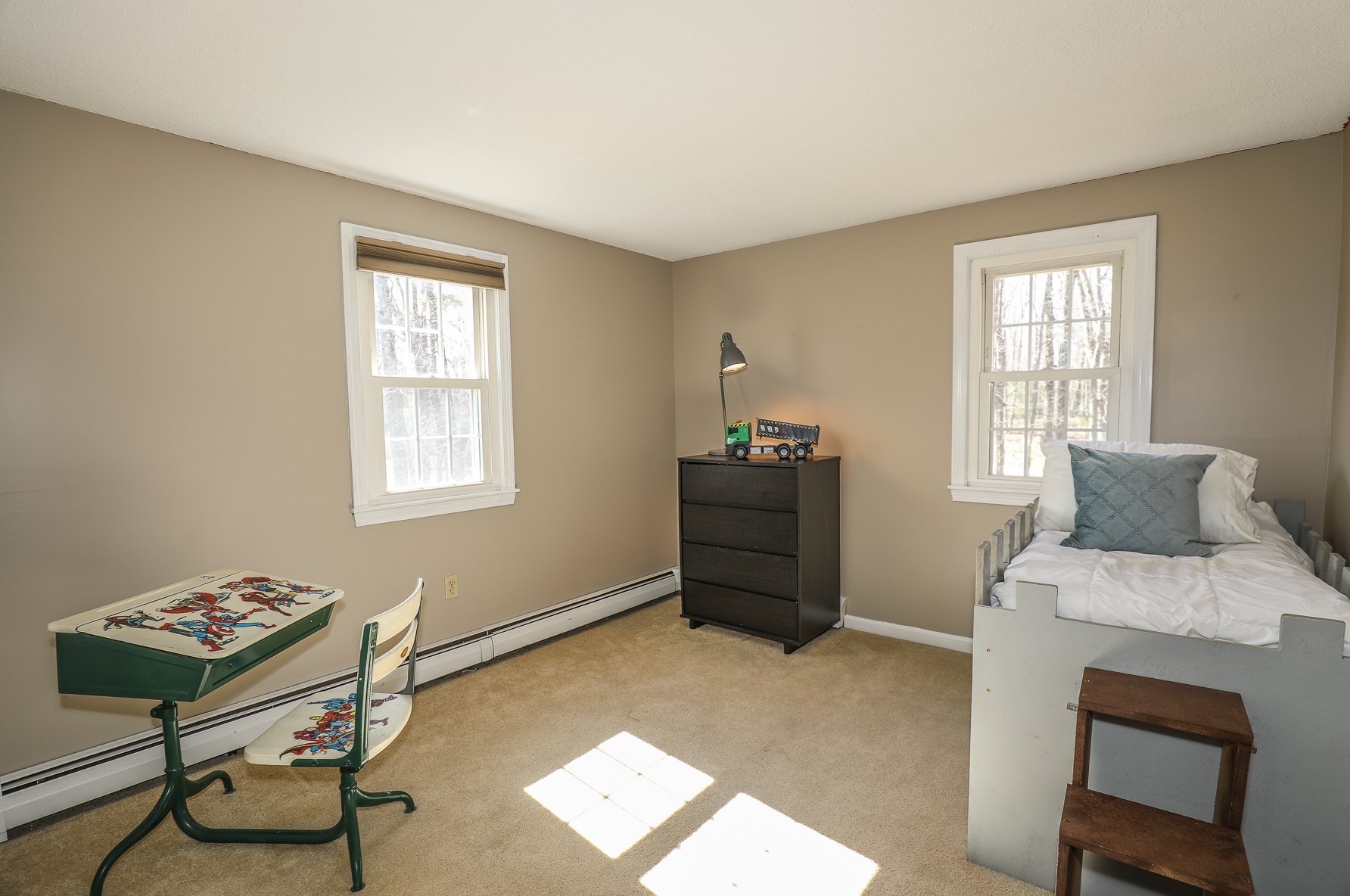 14 Heritage Cir, Hudson NH  03051-3427 exterior