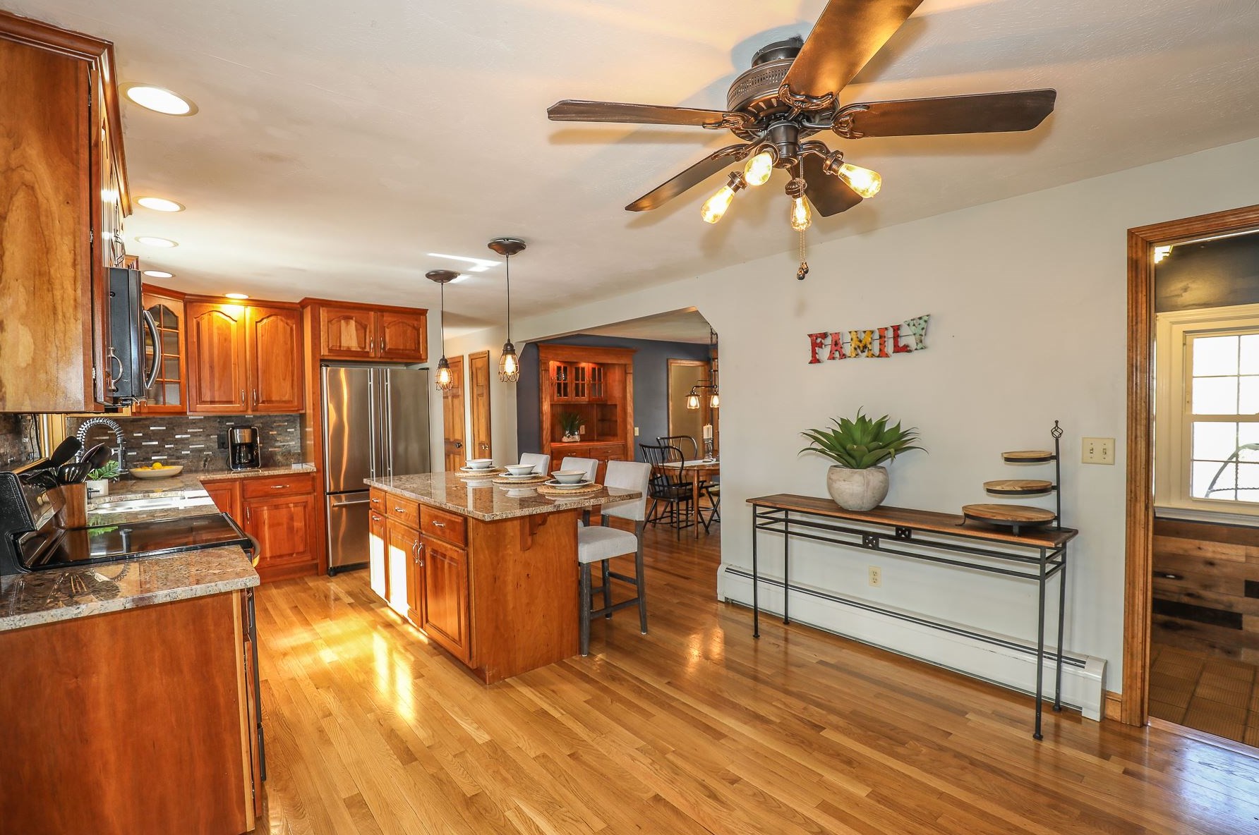 14 Heritage Cir, Hudson NH  03051-3427 exterior