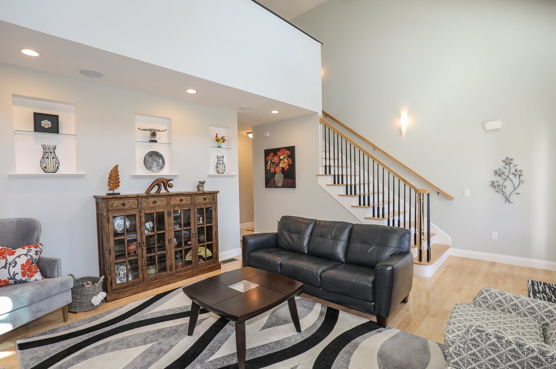 240 Karatzas Ave, Manchester NH 03104-6608 exterior