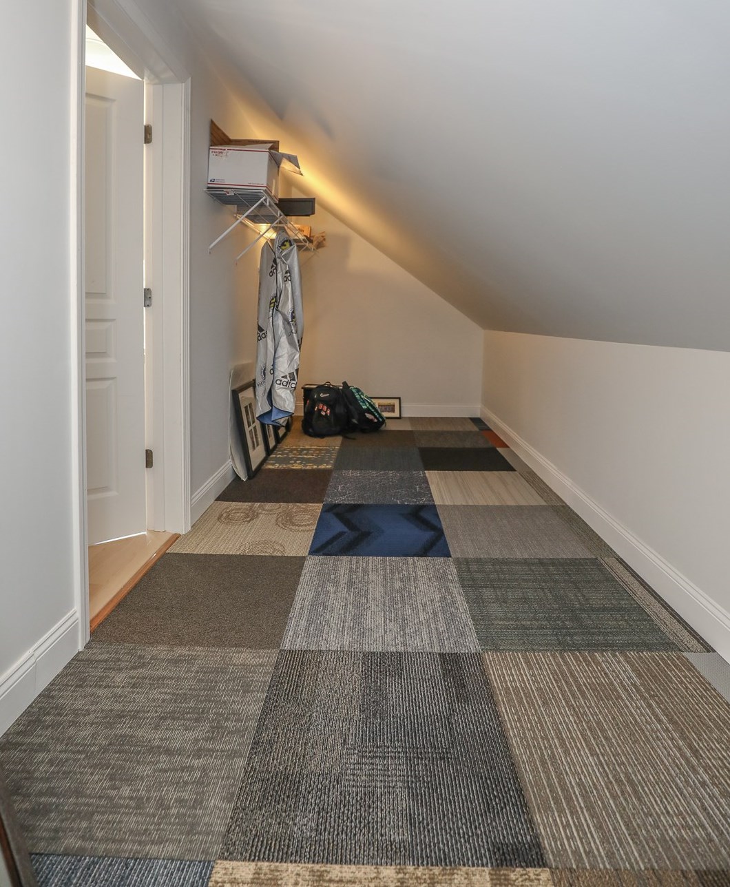 240 Karatzas Ave, Manchester NH 03104-6608 exterior