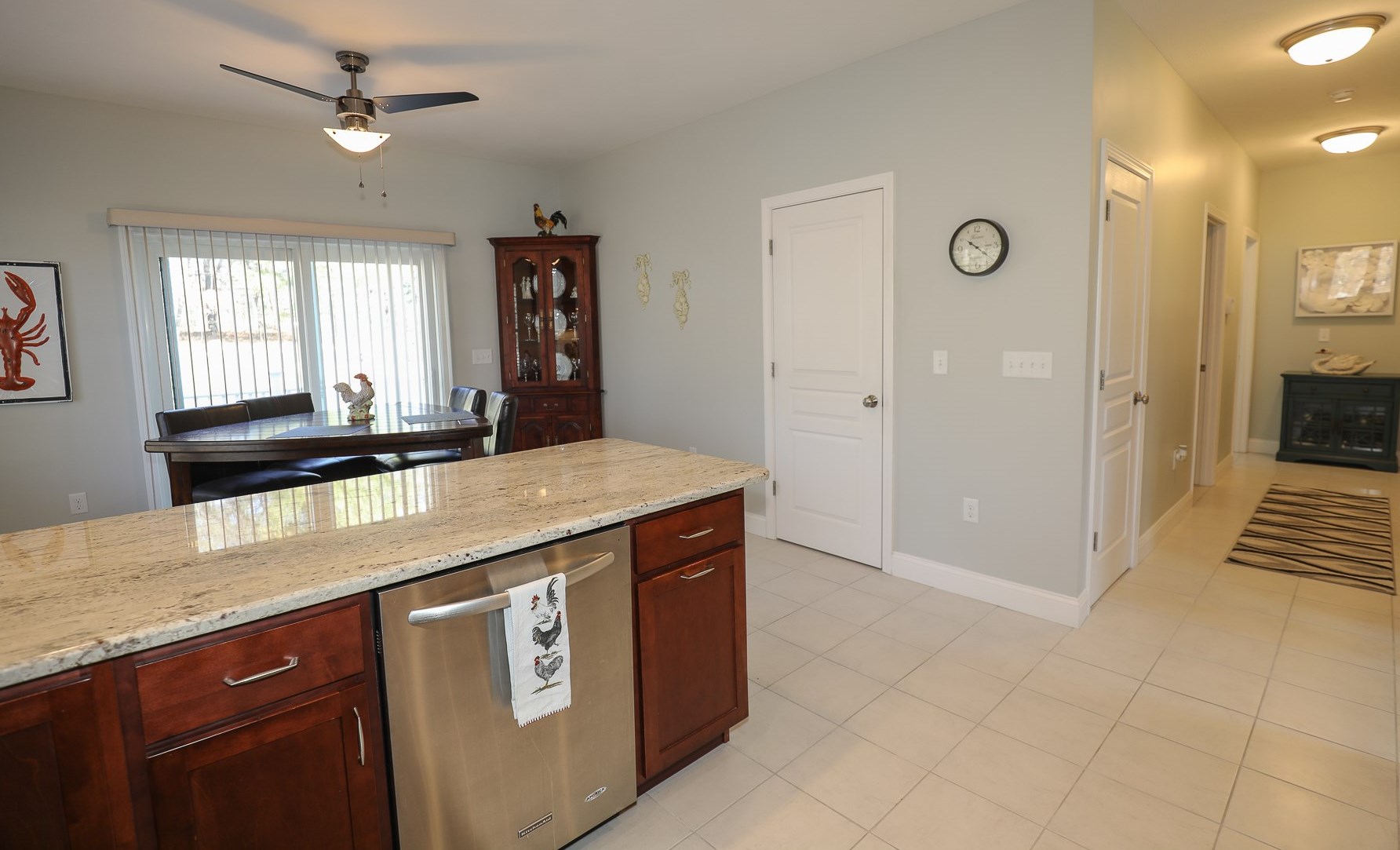 240 Karatzas Ave, Manchester NH 03104-6608 exterior