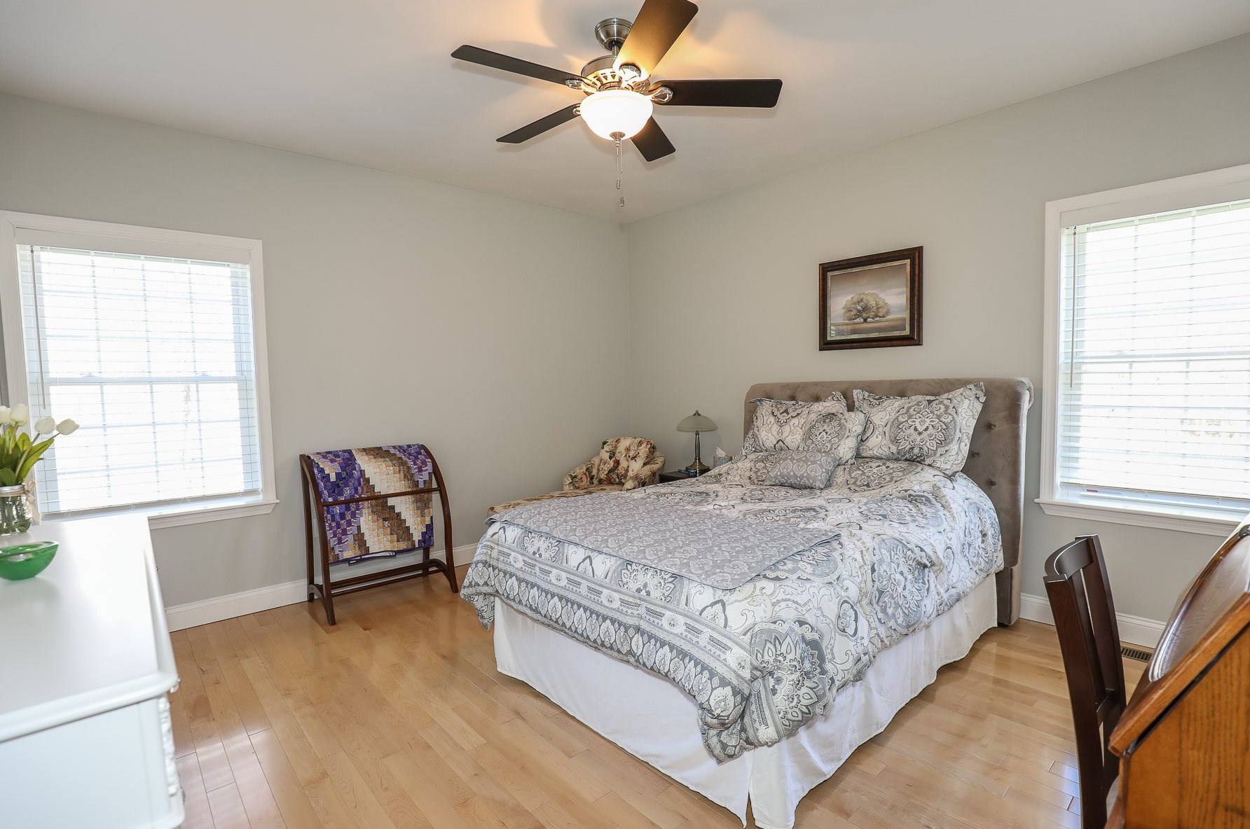 240 Karatzas Ave, Manchester NH 03104-6608 exterior