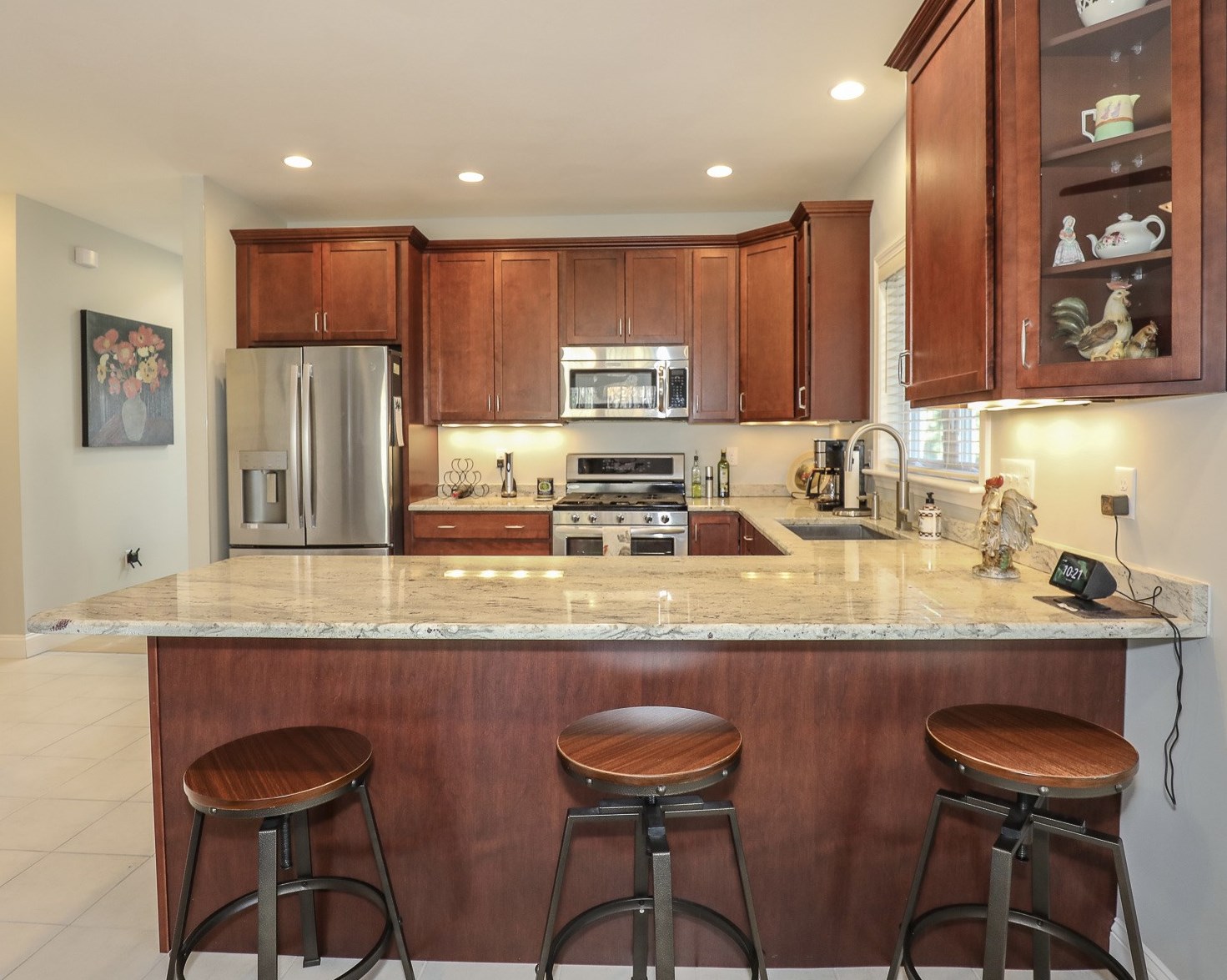 240 Karatzas Ave, Manchester NH 03104-6608 exterior