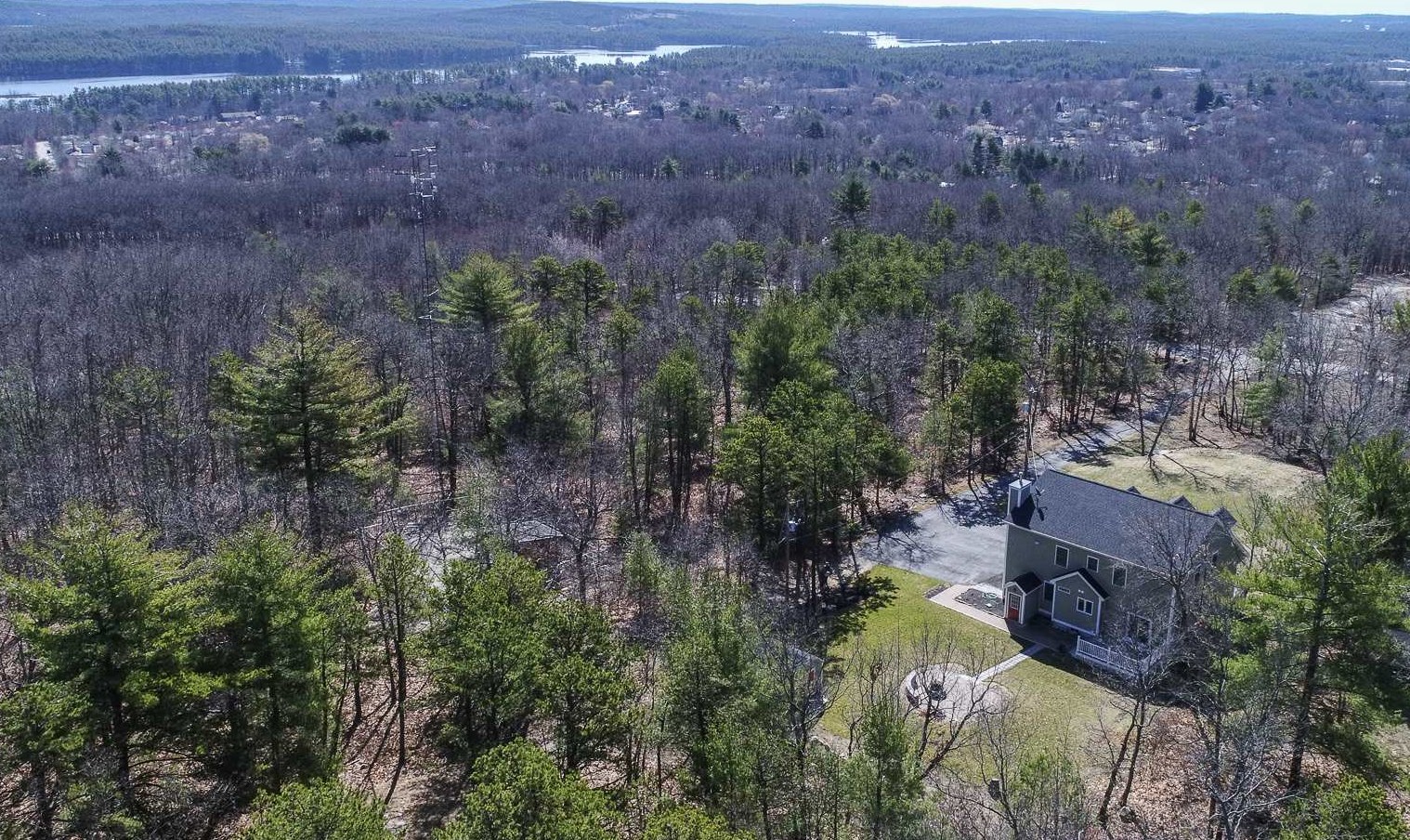 240 Karatzas Ave, Manchester NH 03104-6608 exterior