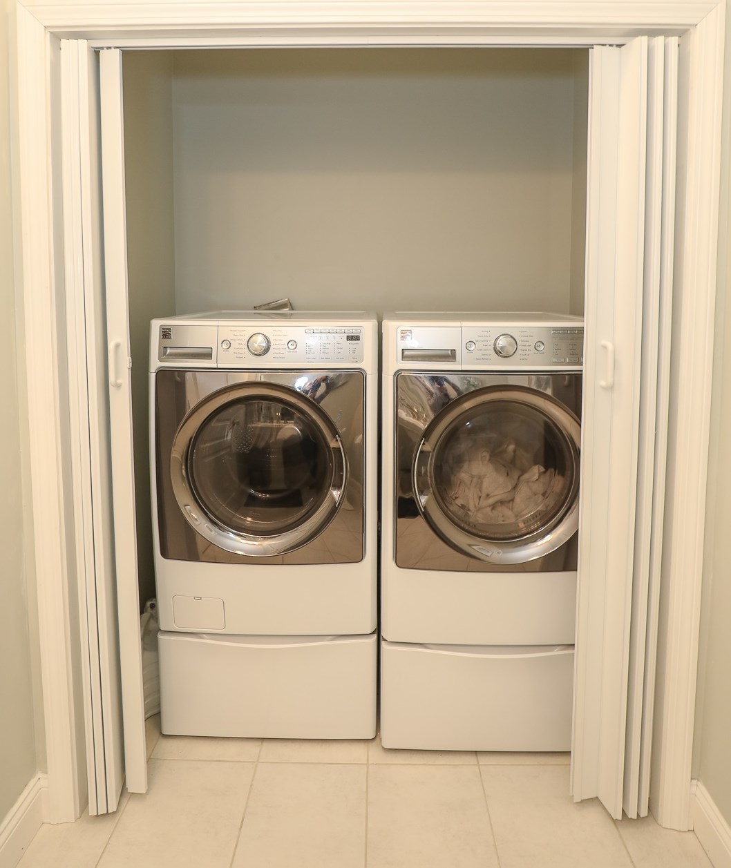 240 Karatzas Ave, Manchester NH 03104-6608 exterior