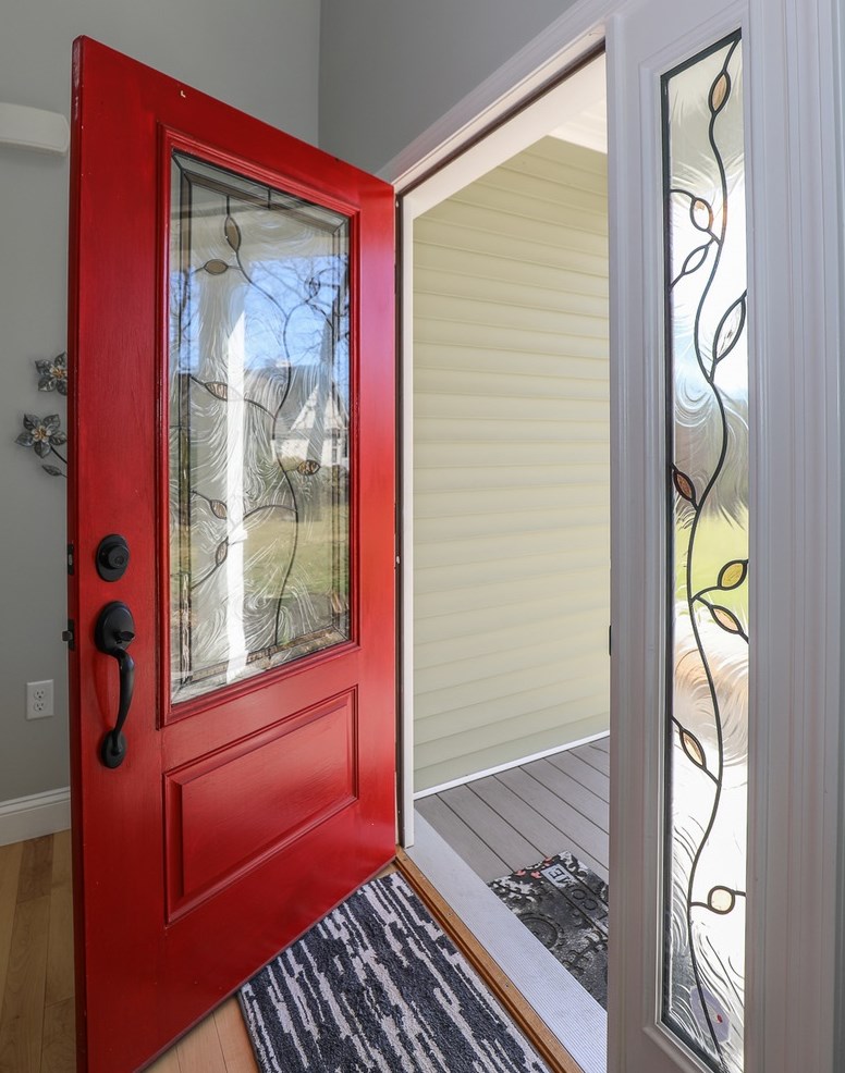 240 Karatzas Ave, Manchester NH 03104-6608 exterior