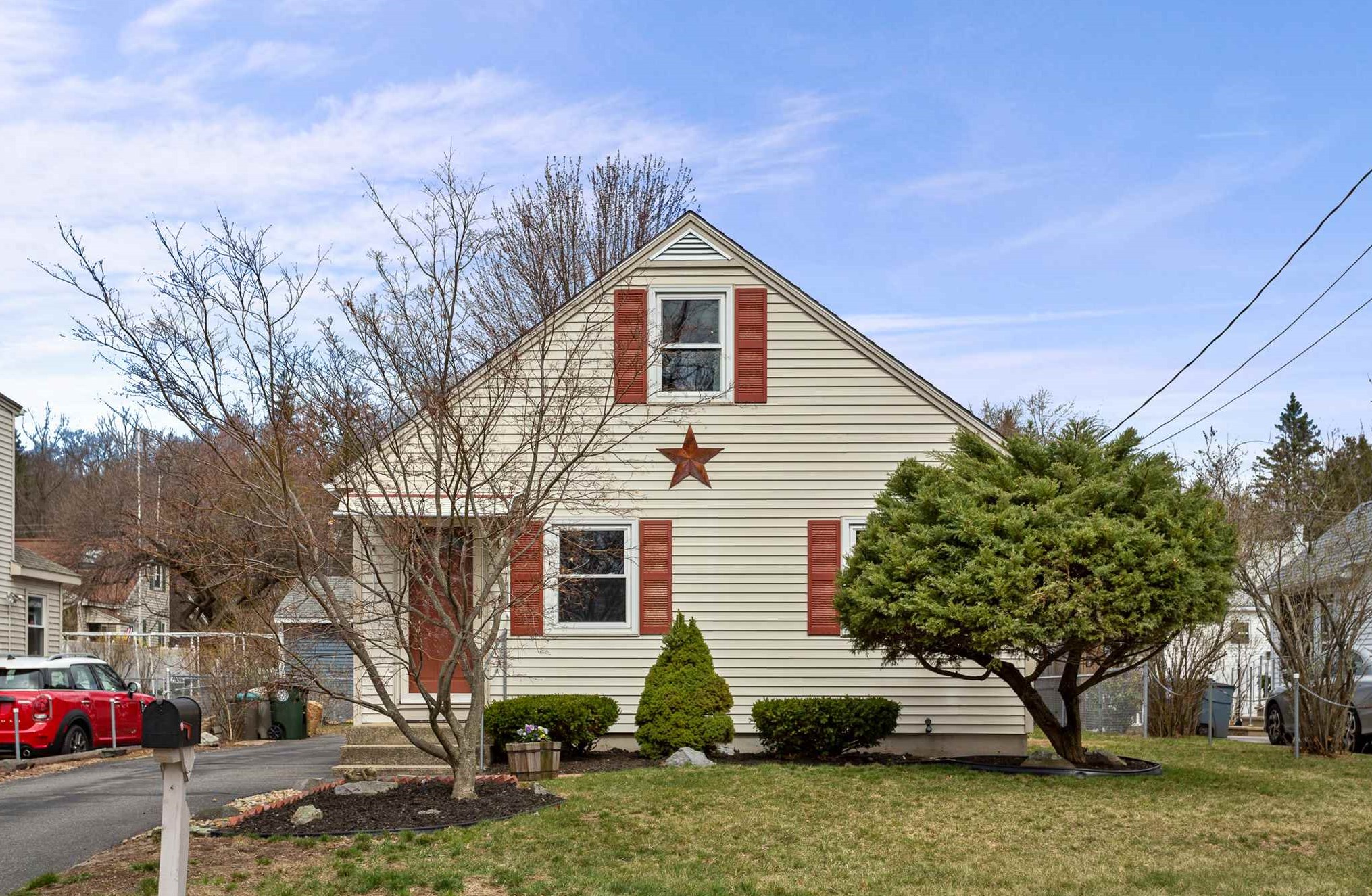 50 Columbia Rd, Manchester, NH 03103-5925