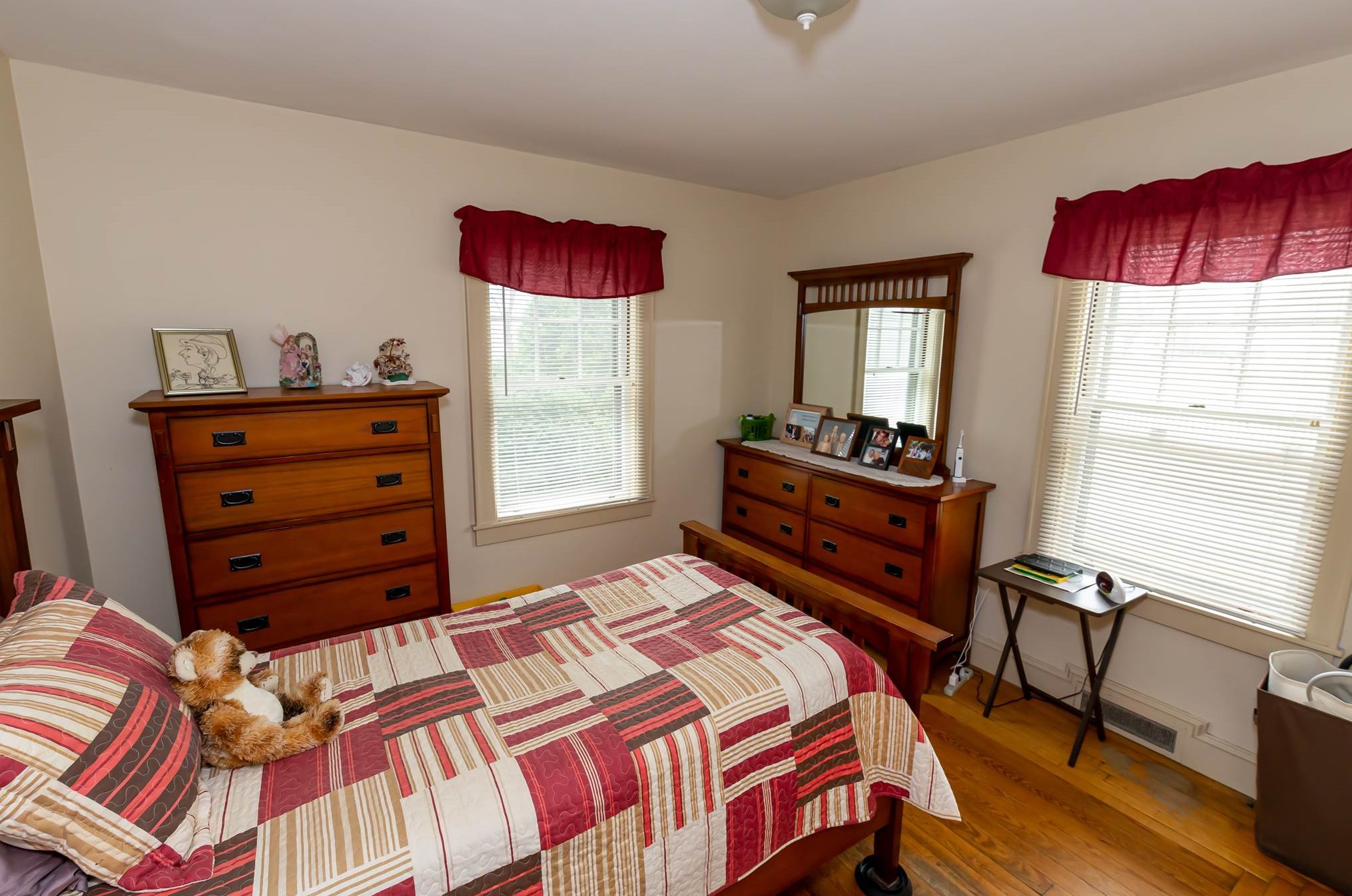 207 Calef Rd, Manchester NH 03103-6616 exterior