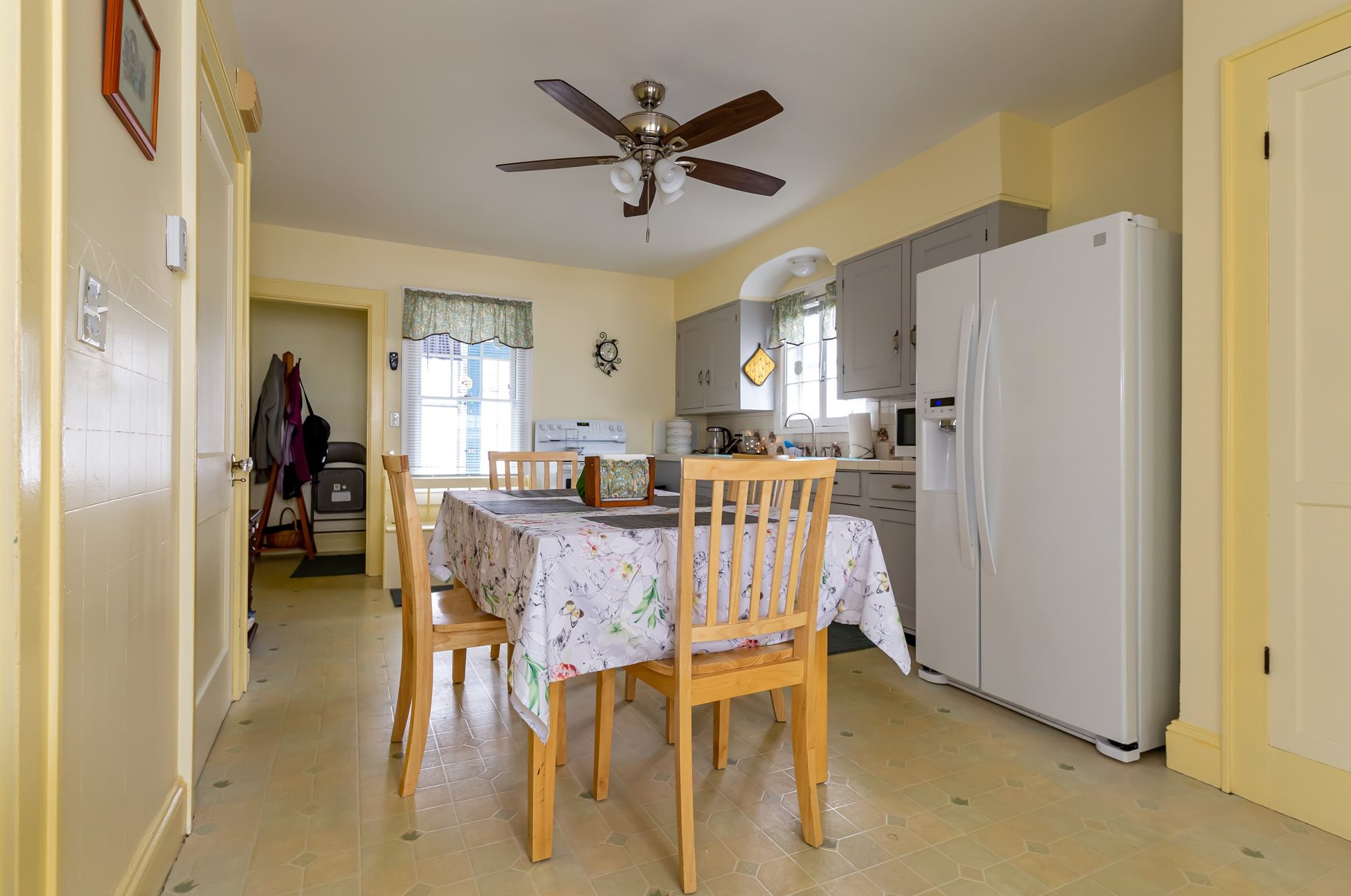 207 Calef Rd, Manchester NH 03103-6616 exterior