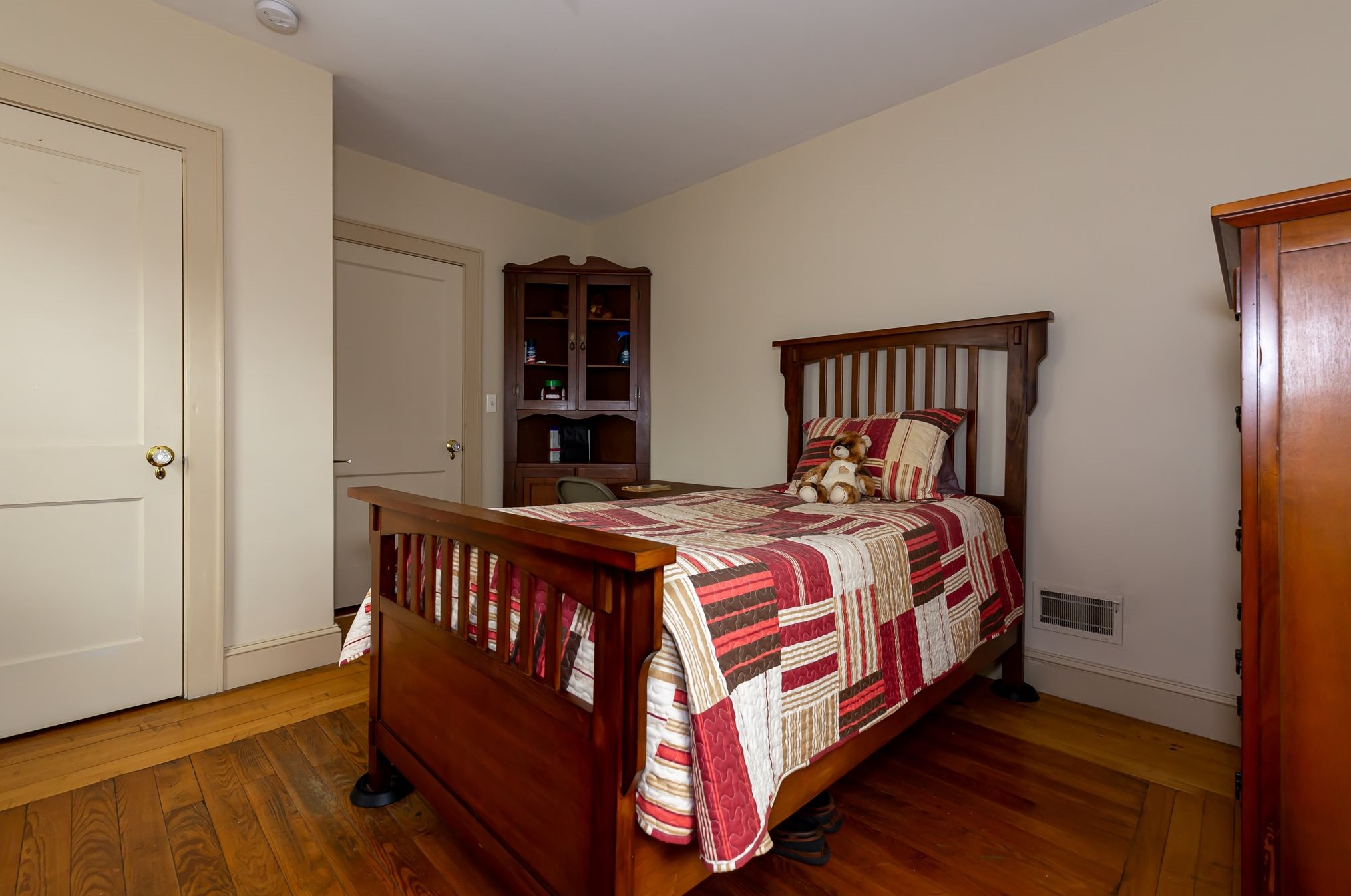 207 Calef Rd, Manchester NH 03103-6616 exterior