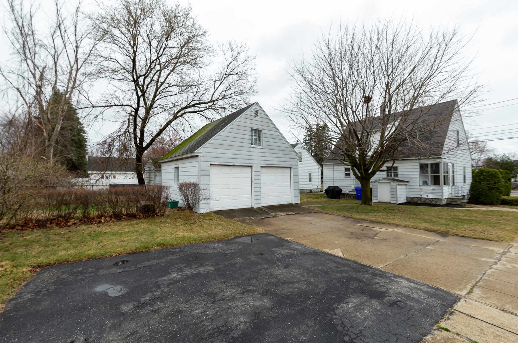 207 Calef Rd, Manchester NH 03103-6616 exterior