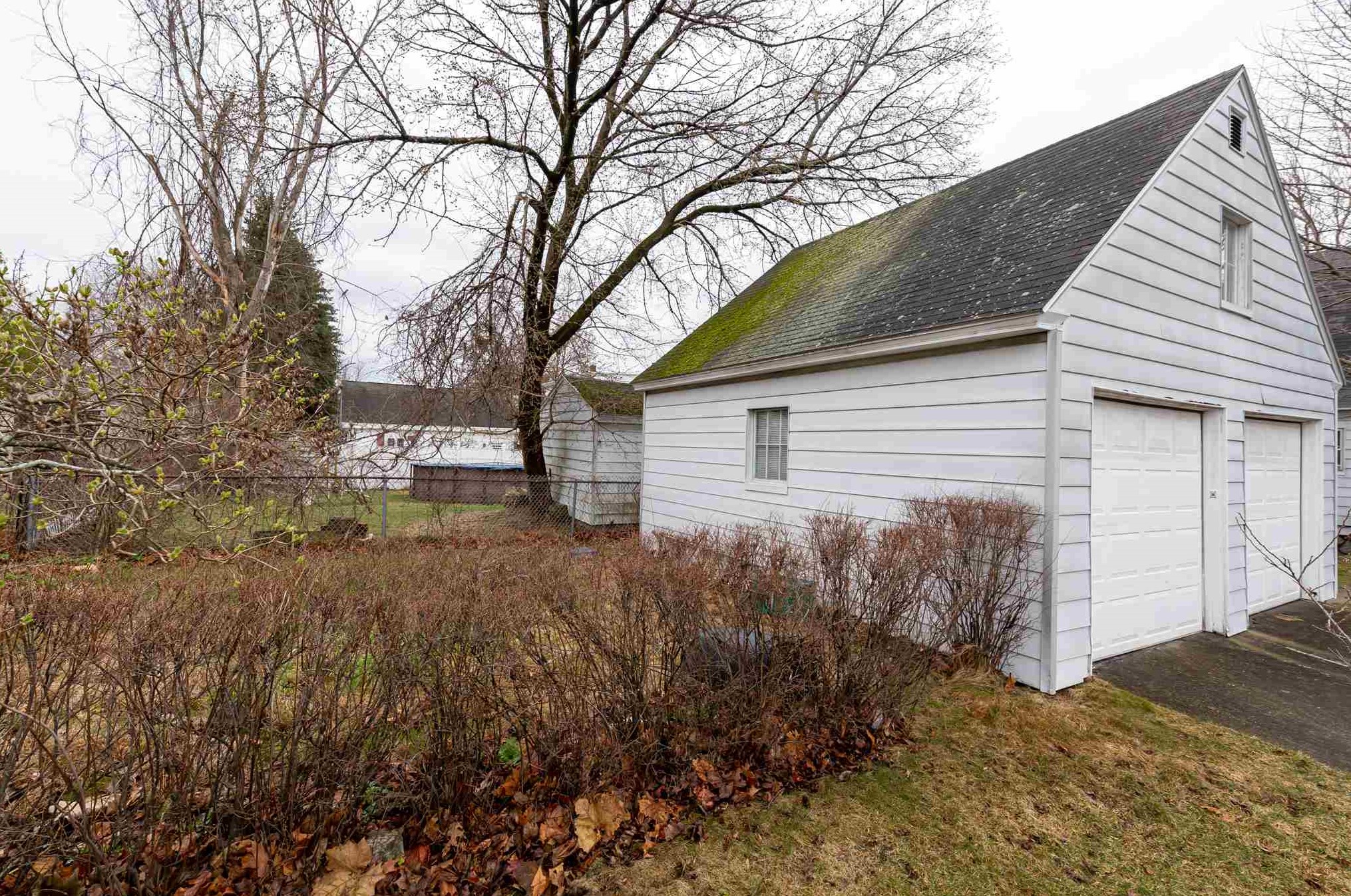 207 Calef Rd, Manchester NH 03103-6616 exterior