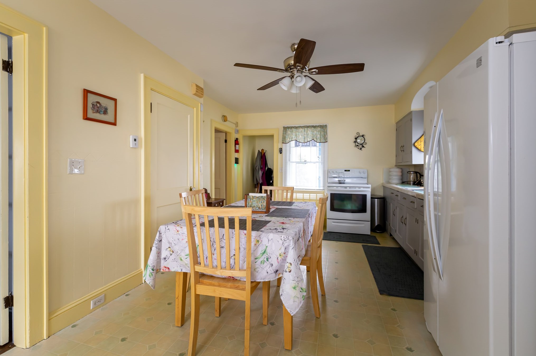 207 Calef Rd, Manchester NH 03103-6616 exterior