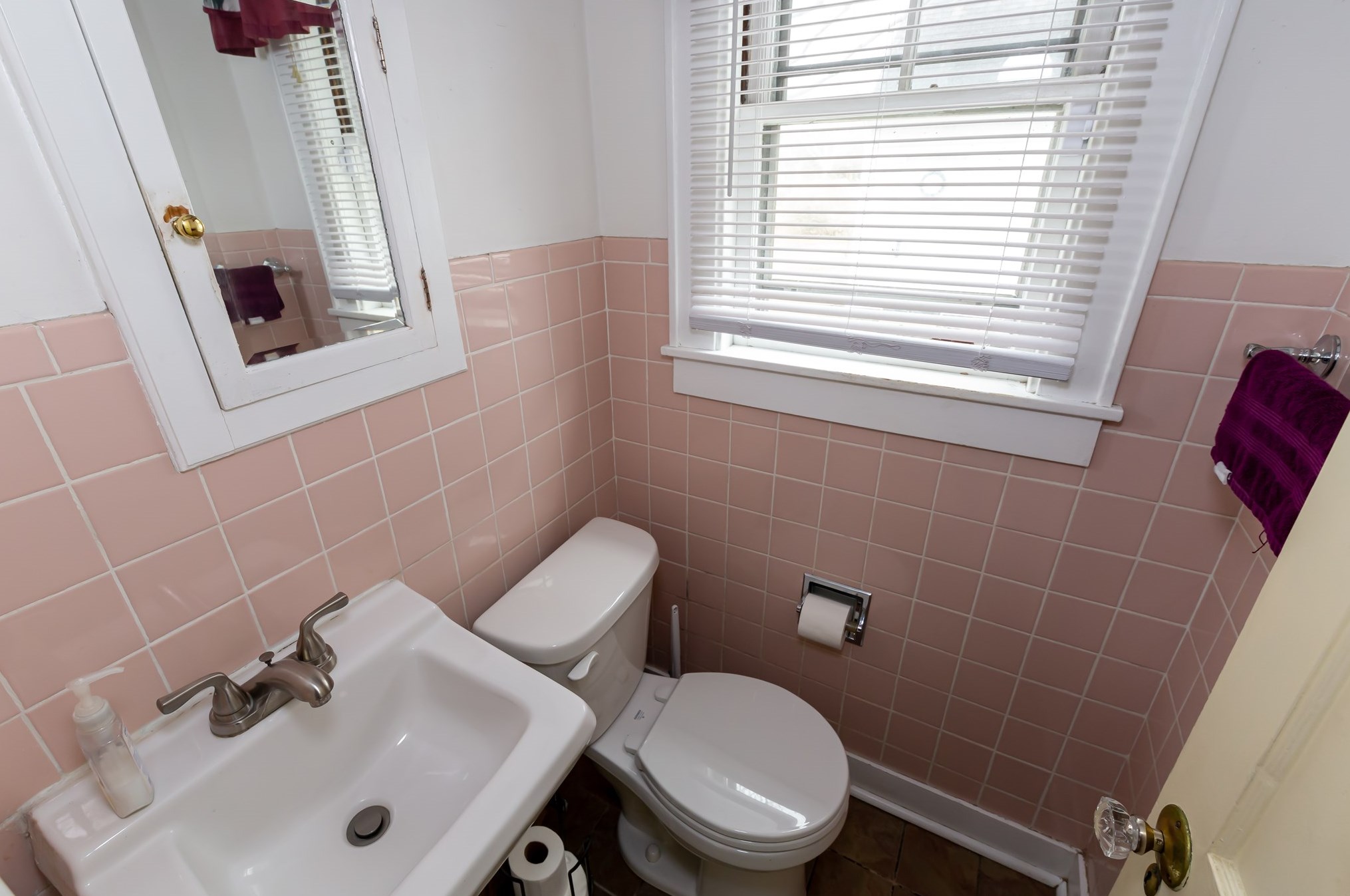 207 Calef Rd, Manchester NH 03103-6616 exterior