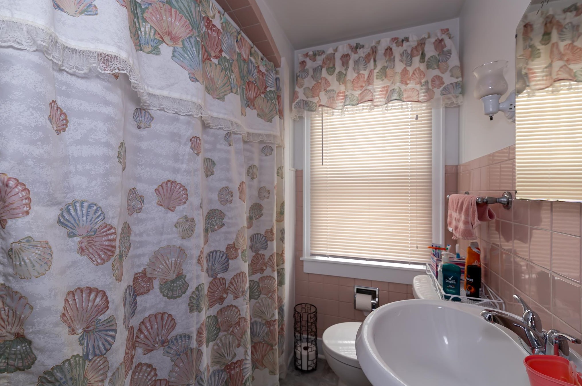 207 Calef Rd, Manchester NH 03103-6616 exterior