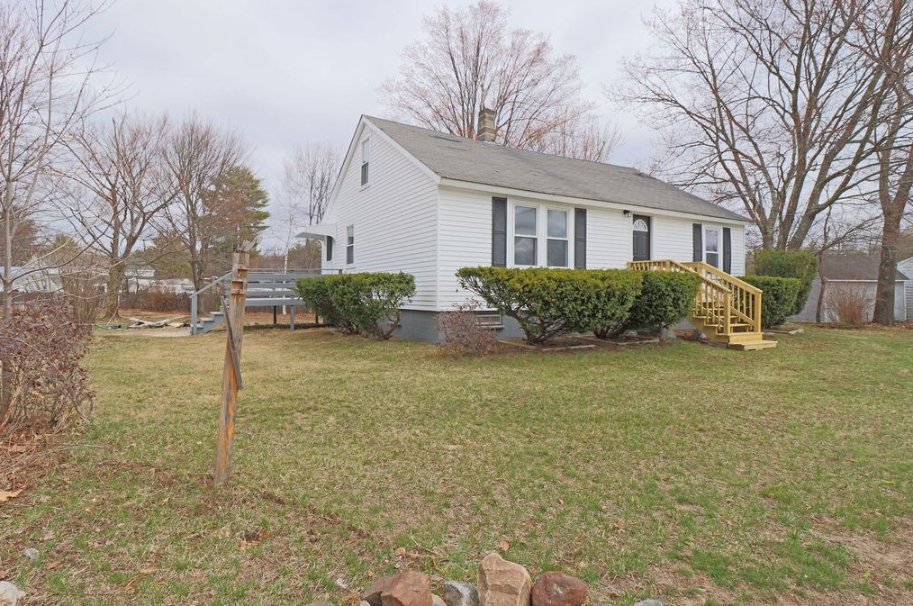 5 Flagg Rd, Rochester, NH 03839-4920