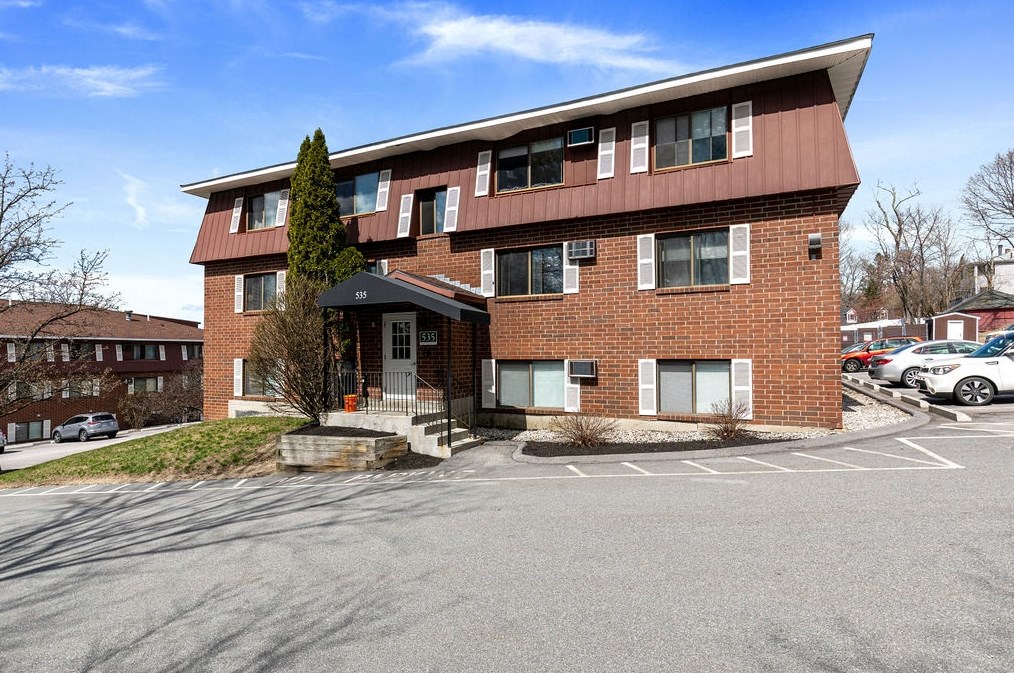 535 Calef Rd, Manchester, NH 03103 exterior