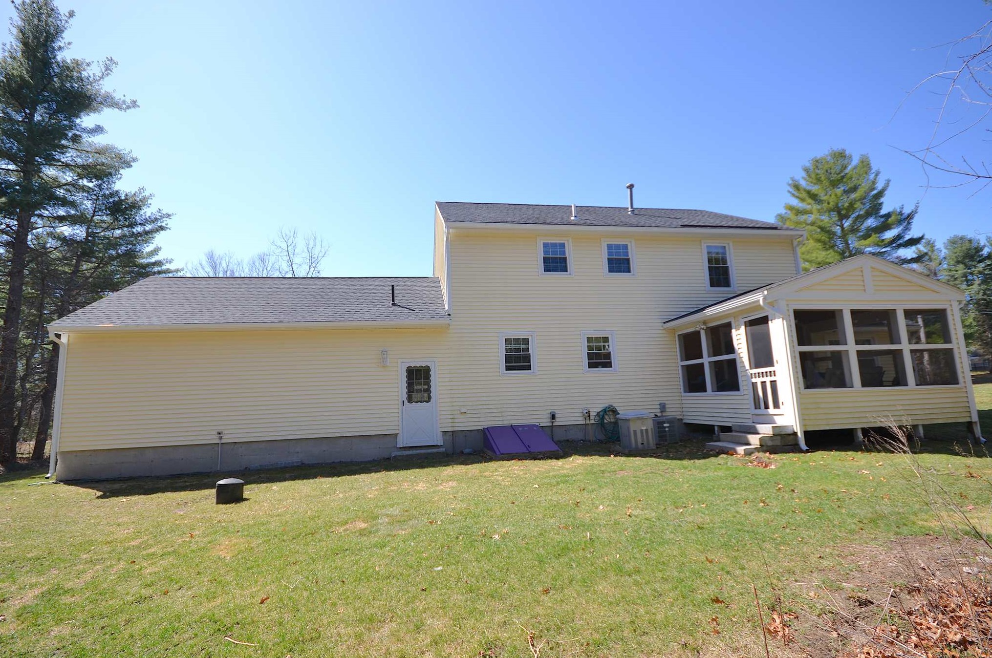 4 Spicebush Cir, Hudson, NH 03052 exterior