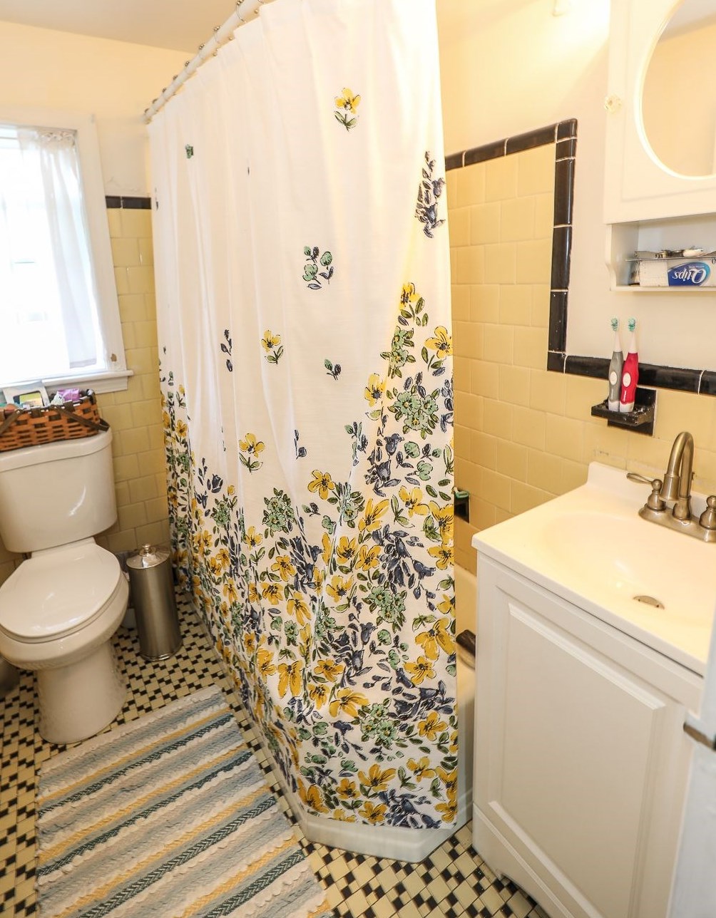 14 Morton St, Manchester NH 03104-1709 exterior