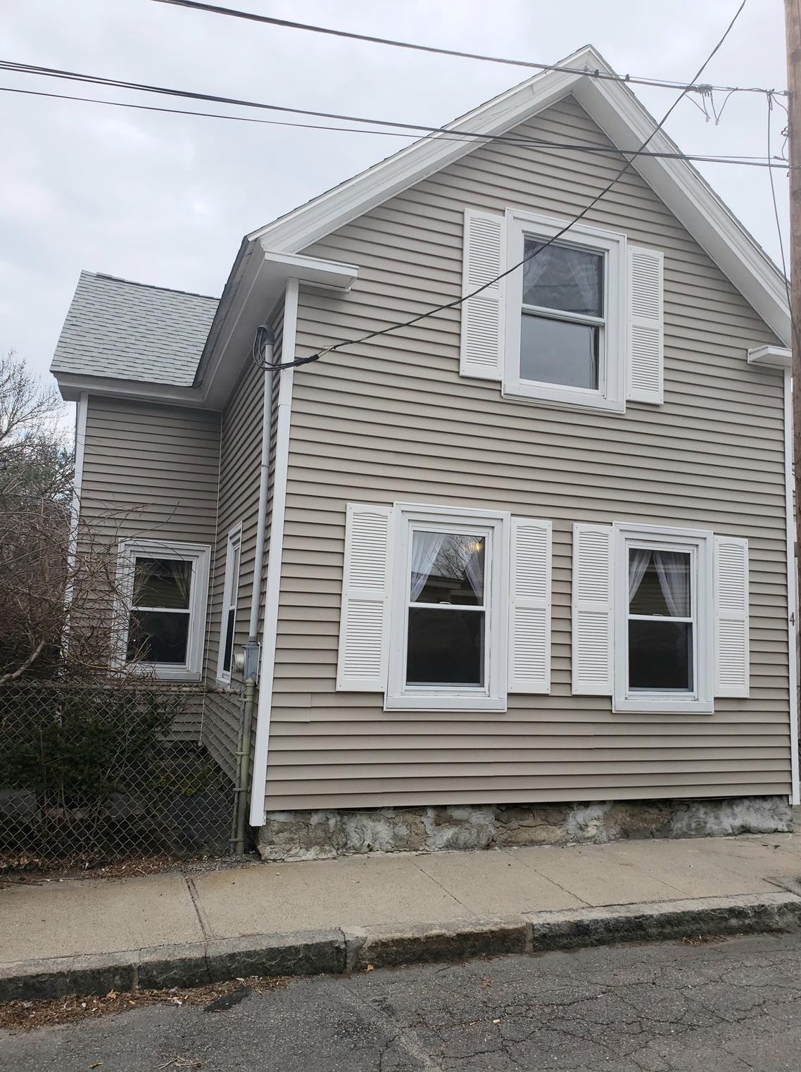 4 Crowley Ave, Nashua, NH 03060