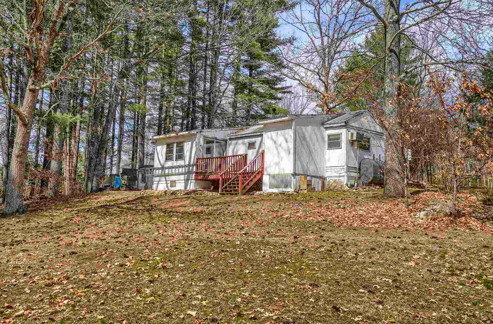 8 Spring St, Raymond, NH 03077