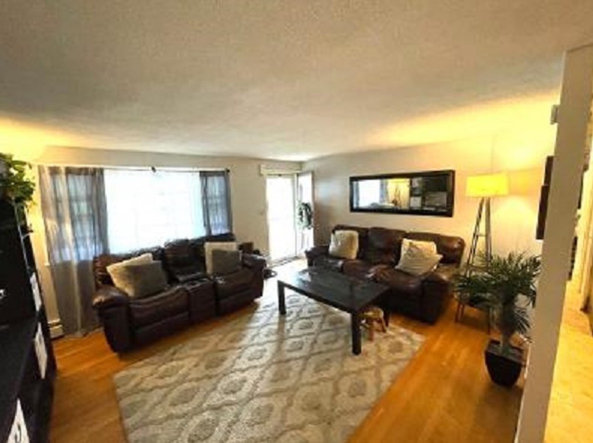 89 Huntington Ave, Manchester, NH 03109-4104