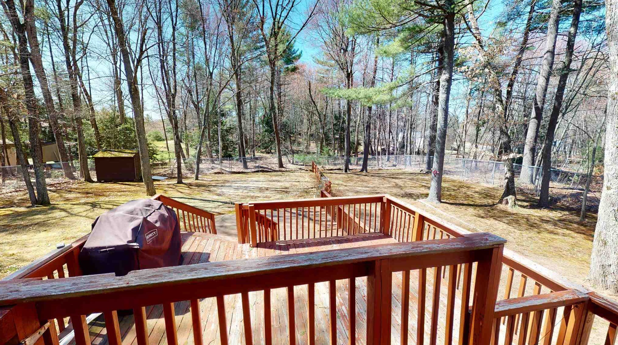 90 Hillcrest Rd, Hudson NH  03052-2341 exterior