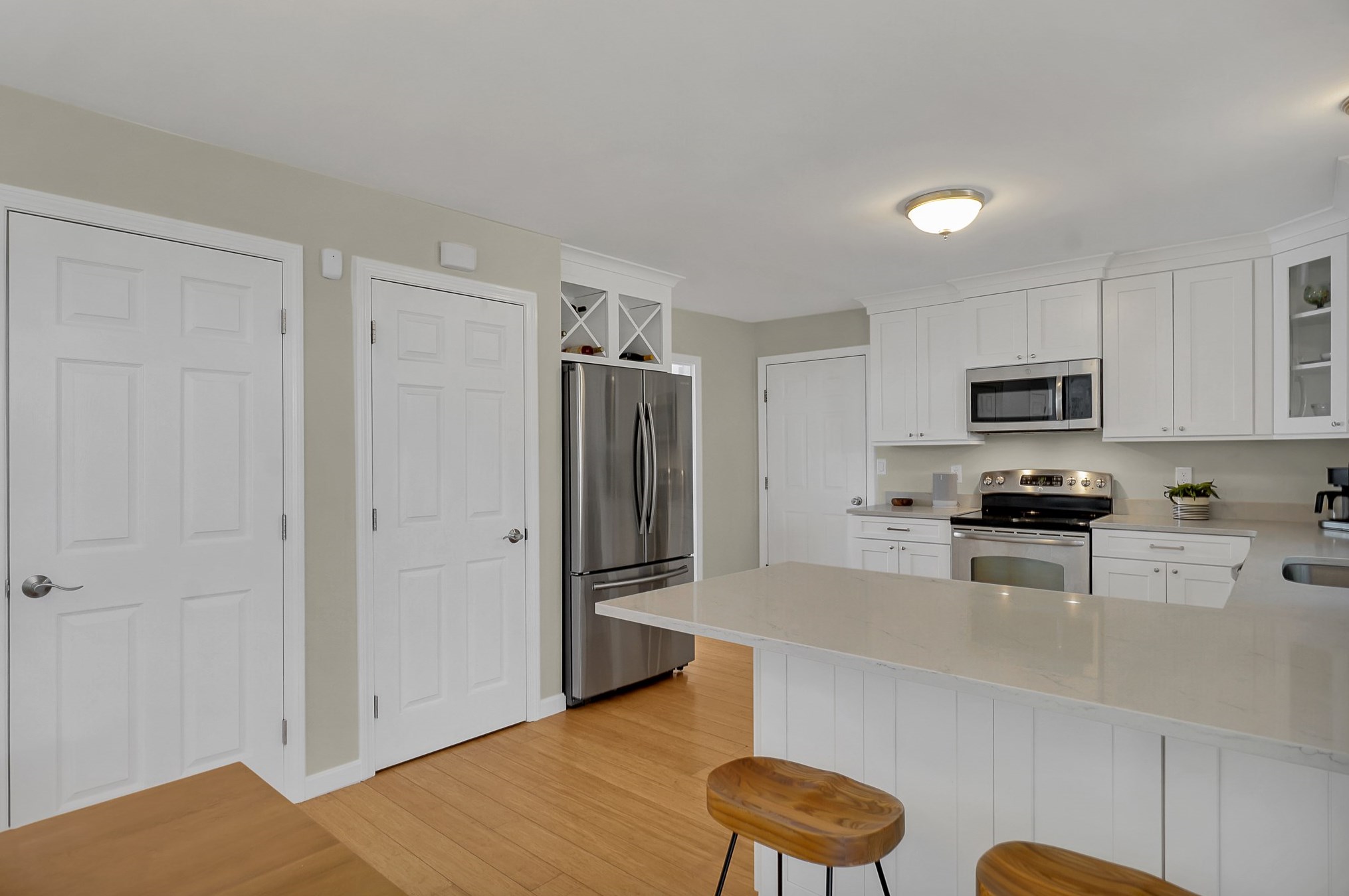 16 Ellie Dr, Merrimack NH  03054-3574 exterior