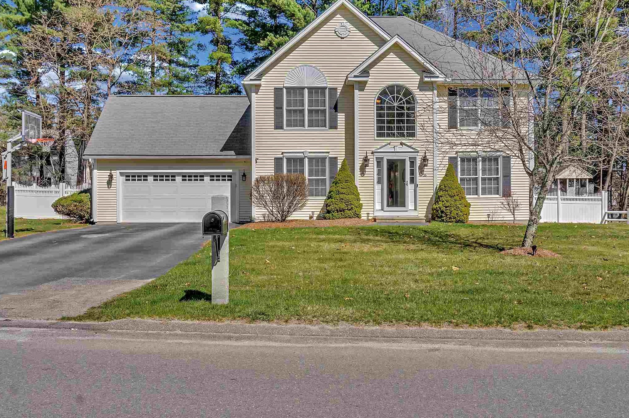 16 Ellie Dr, Merrimack, NH 03054
